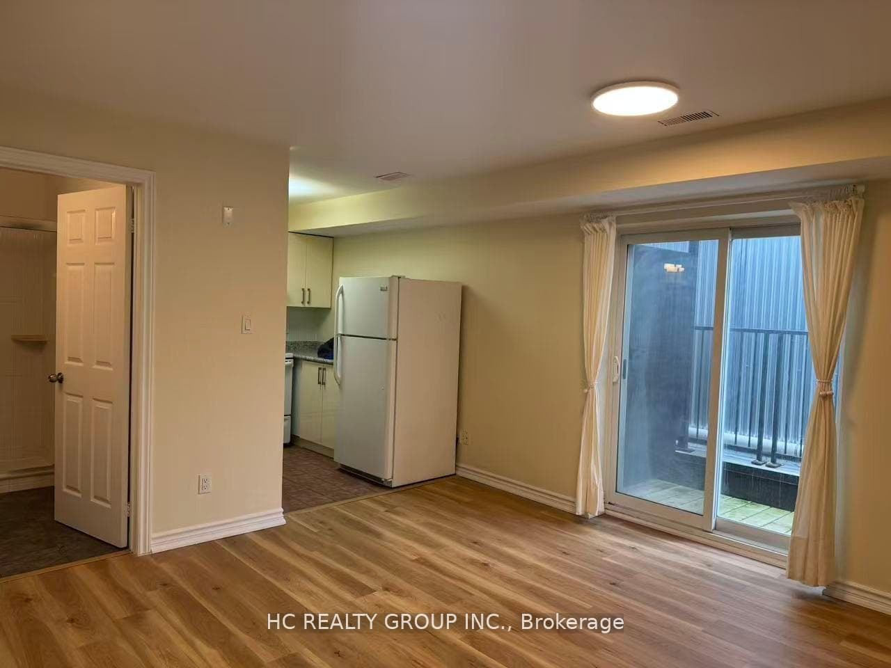 1606 Queen Street Unit 2 photo 2