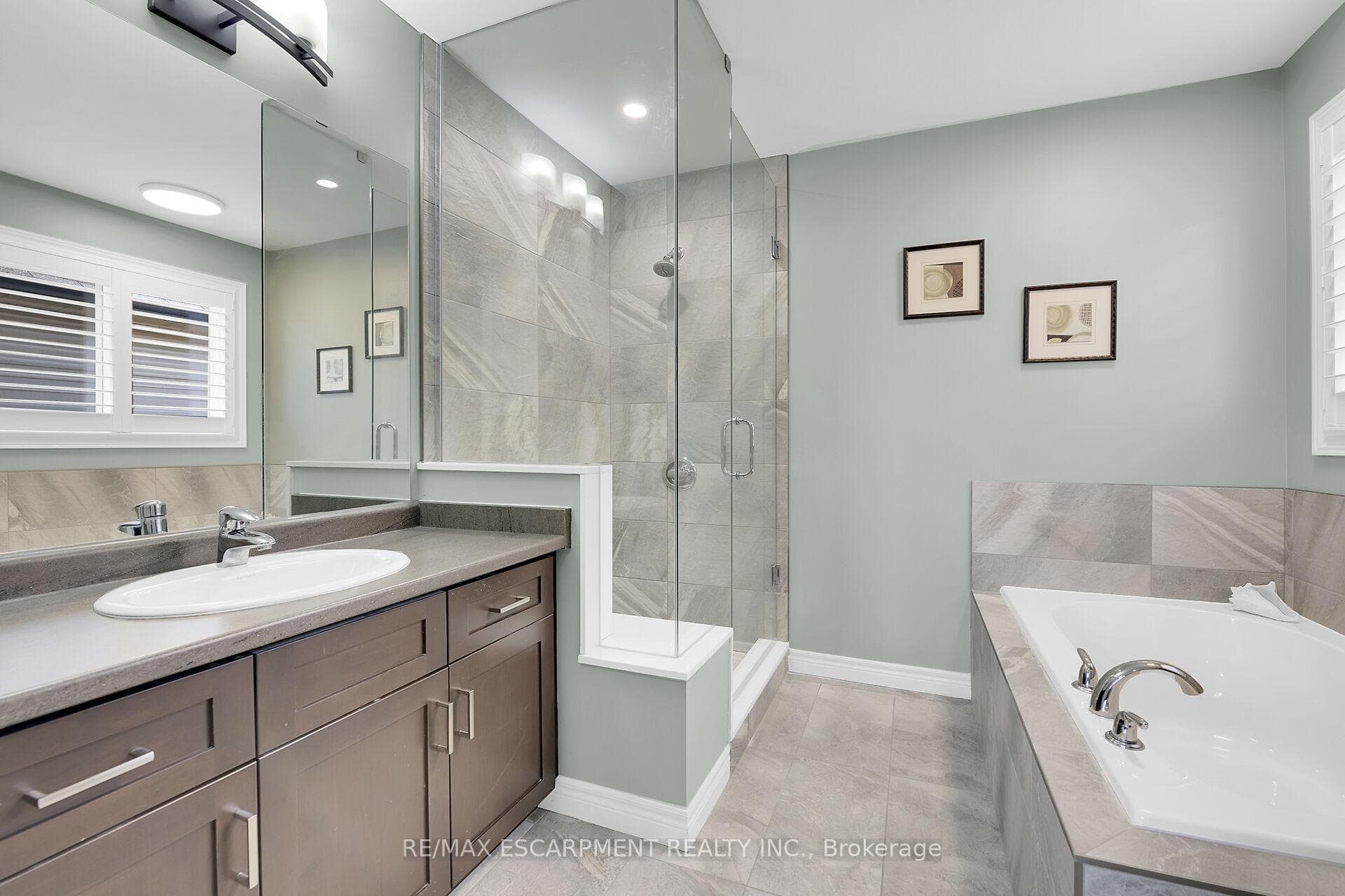 127 Lampman Drive photo 22