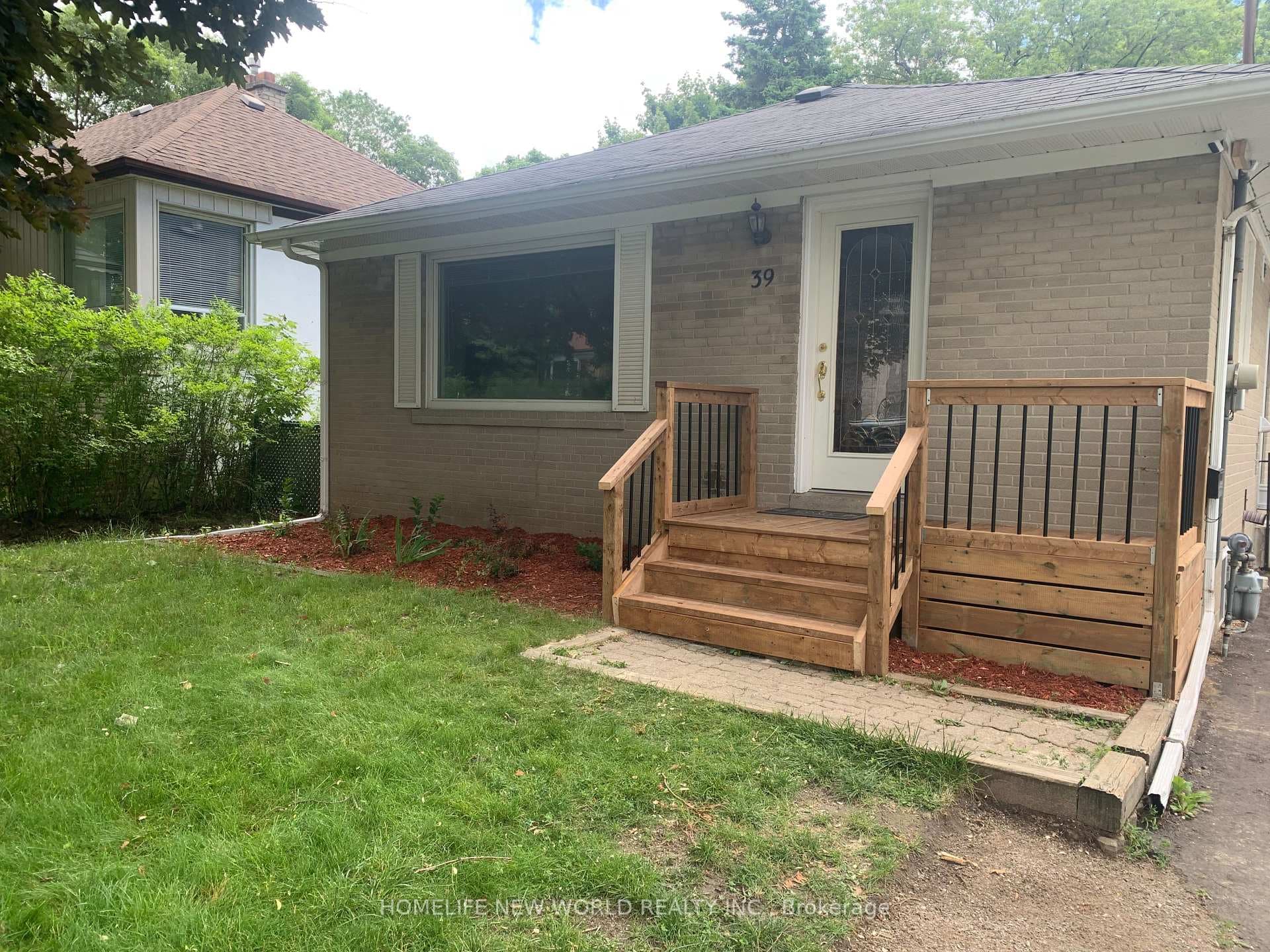 39 Otonabee Avenue photo 1