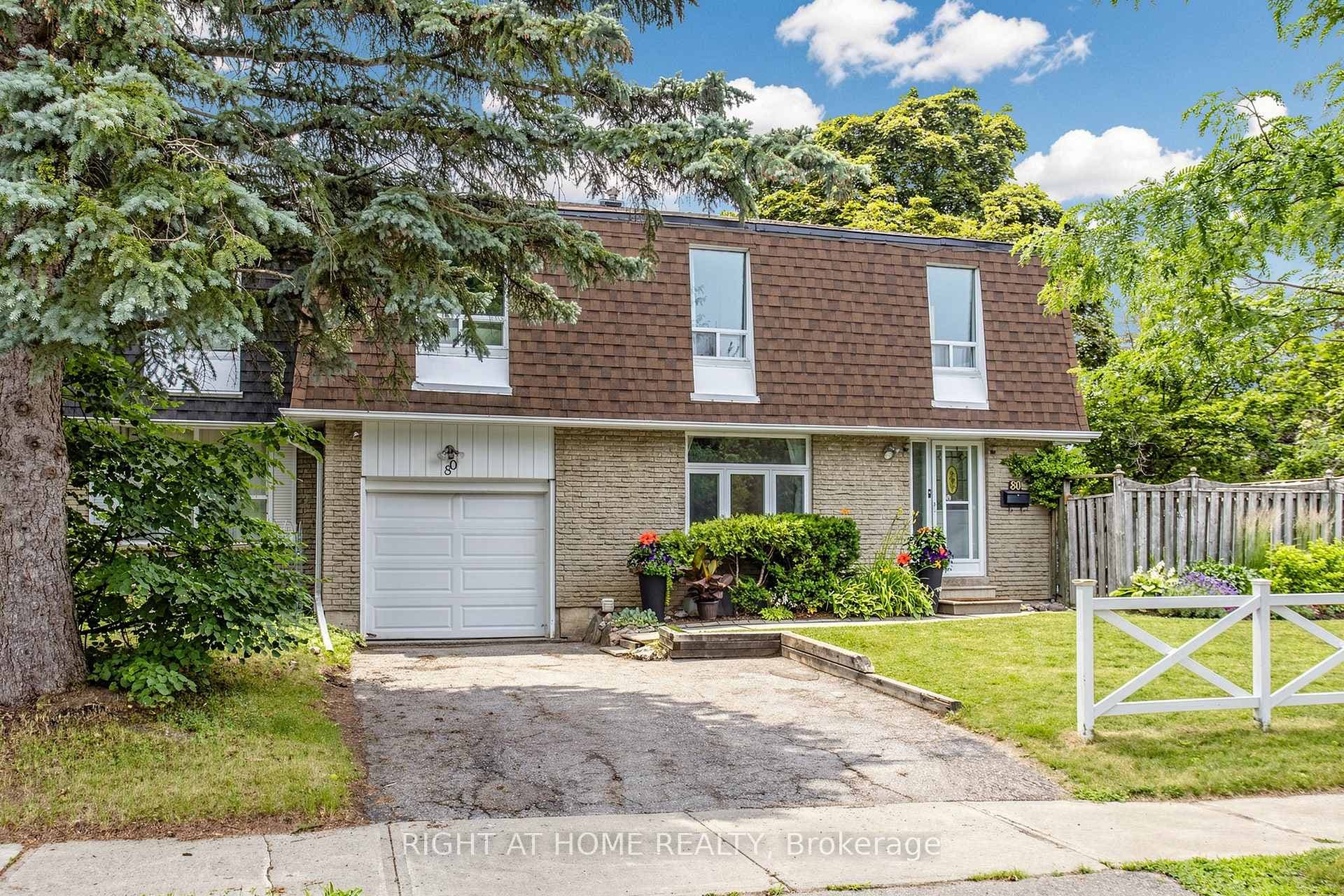 80 Lillooet Crescent photo 2