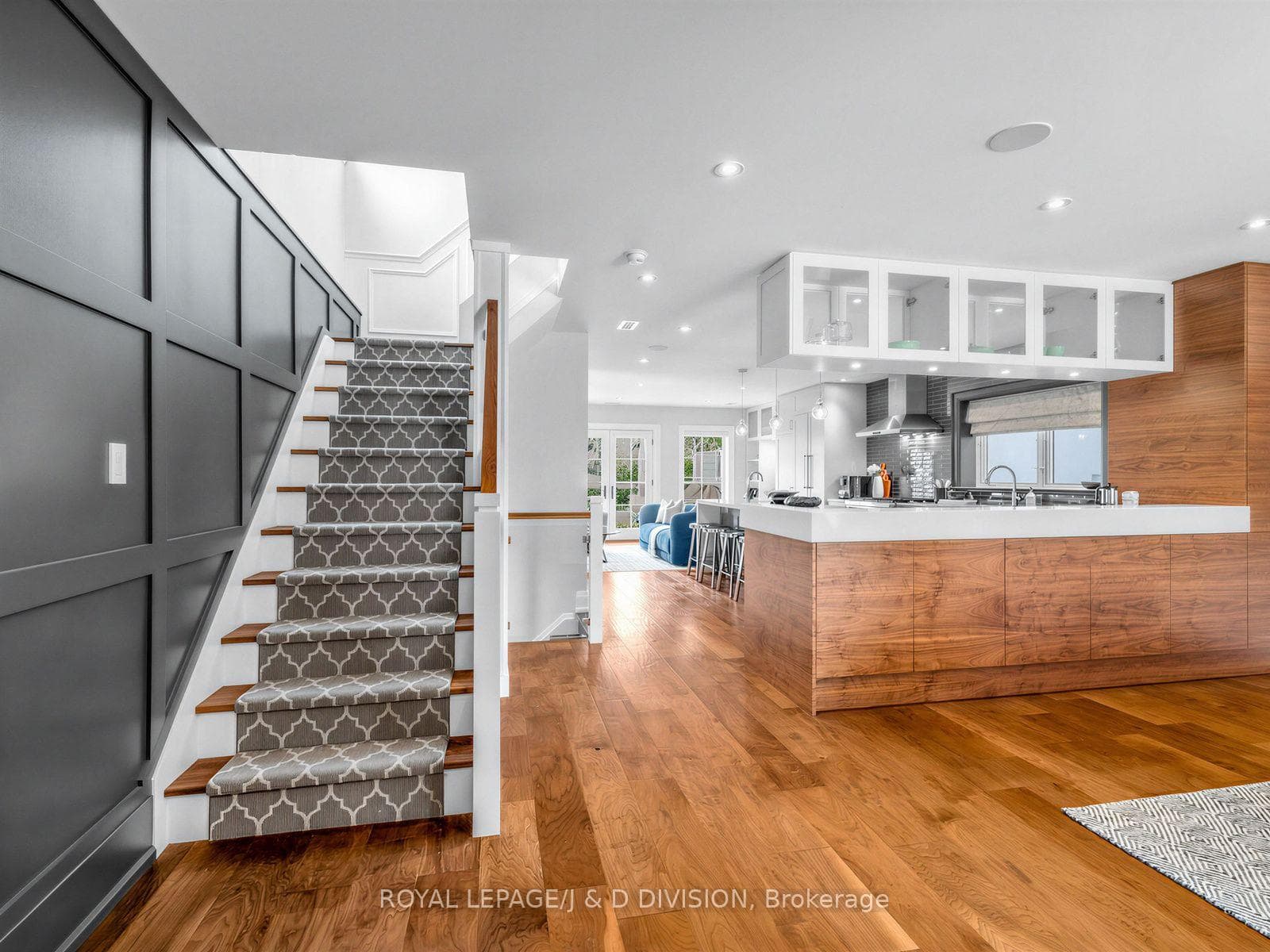 146 Glenvale Boulevard photo 2
