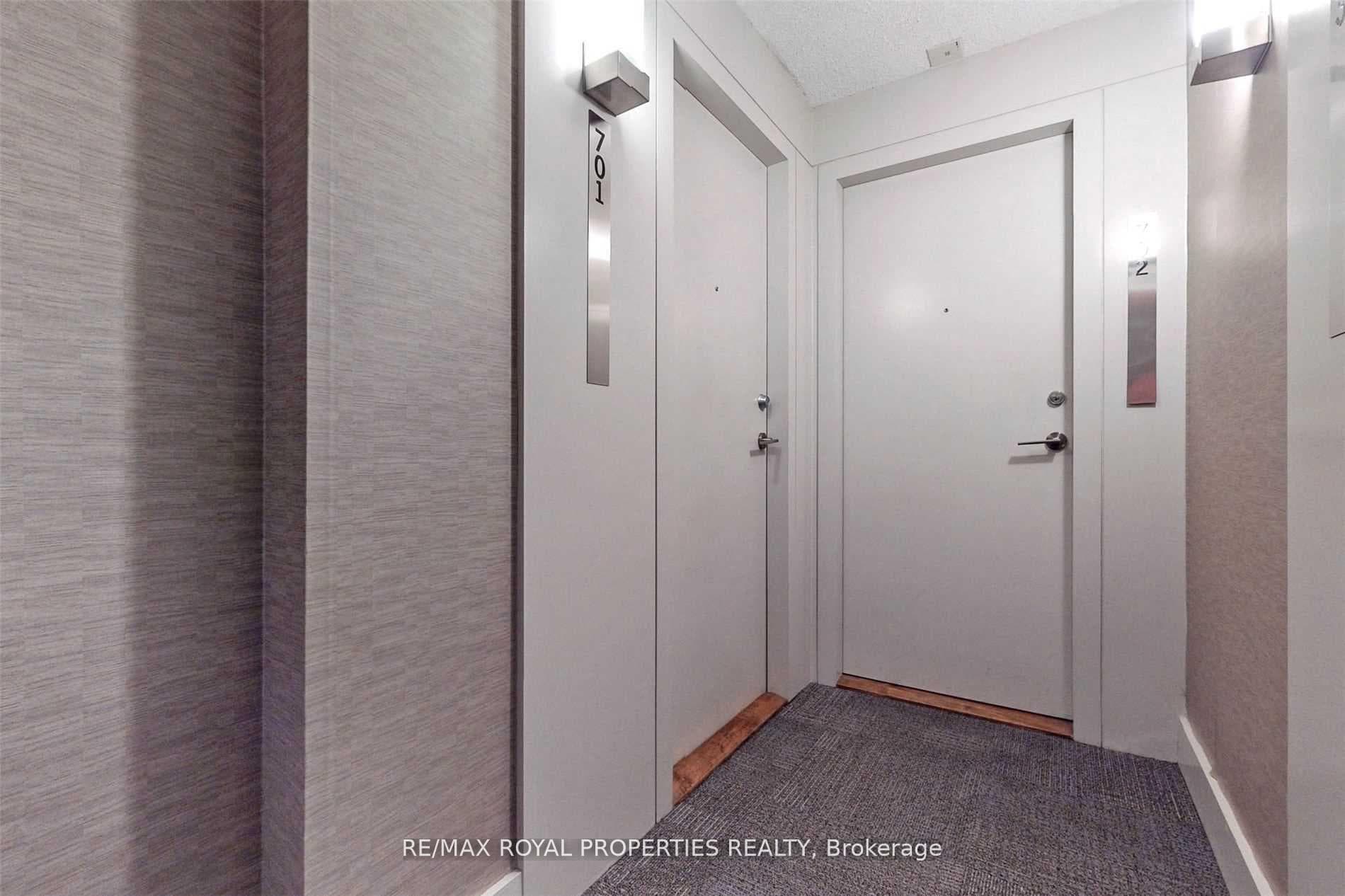 25 Carlton Street Unit 701 photo 17