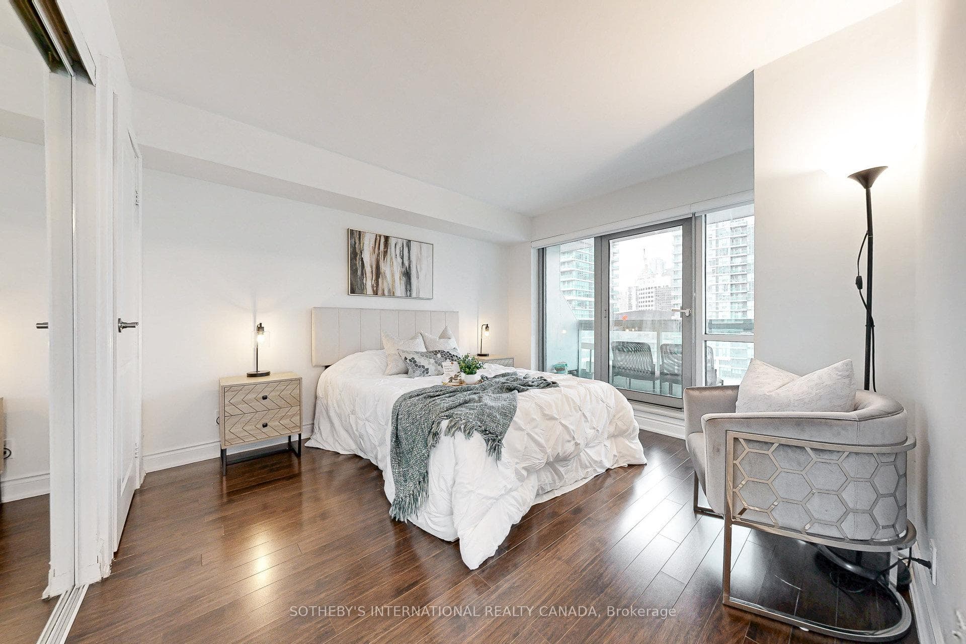 10 Queens Quay Unit 712 photo 24