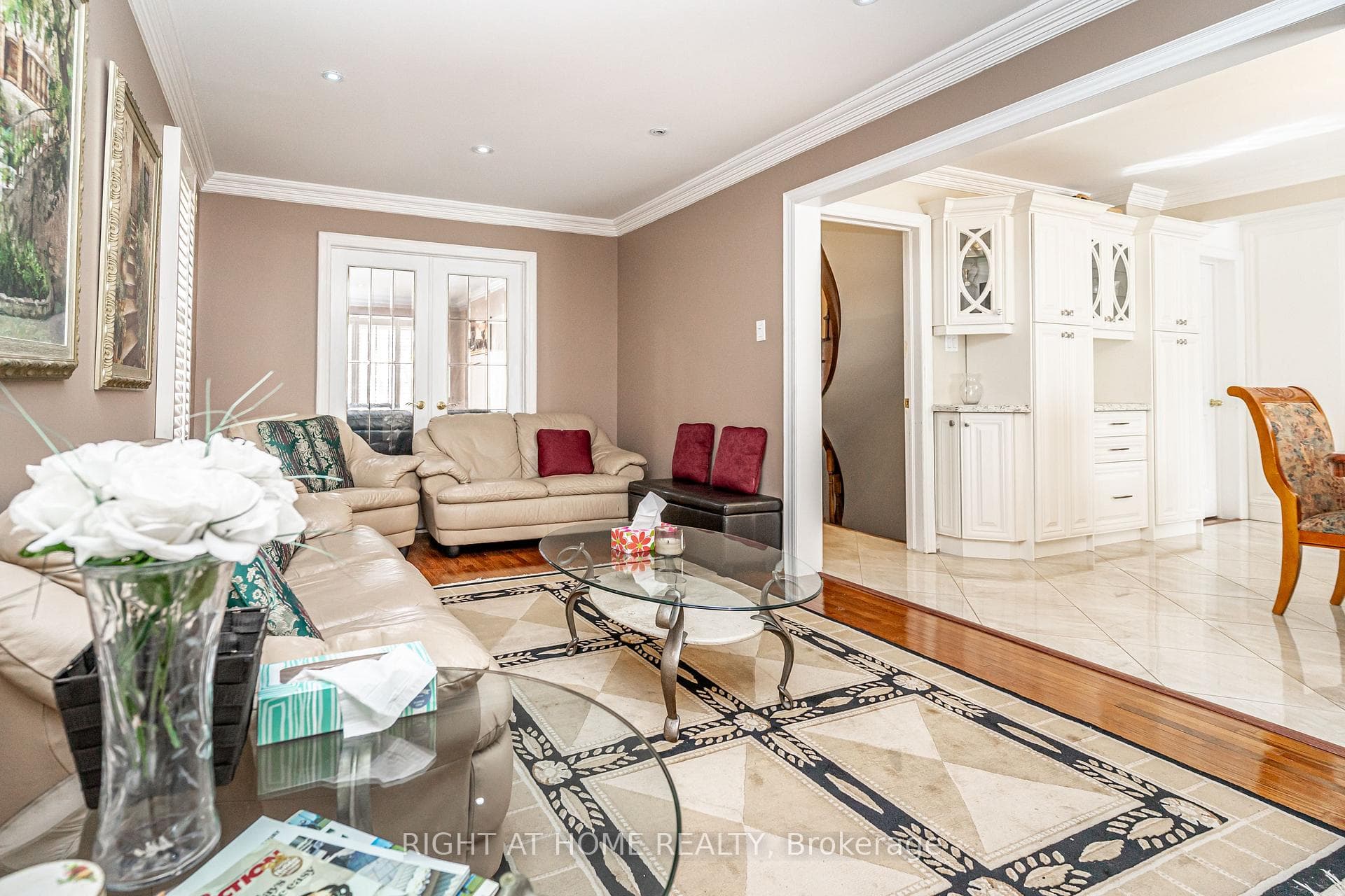 2136 Wincanton Crescent photo 14