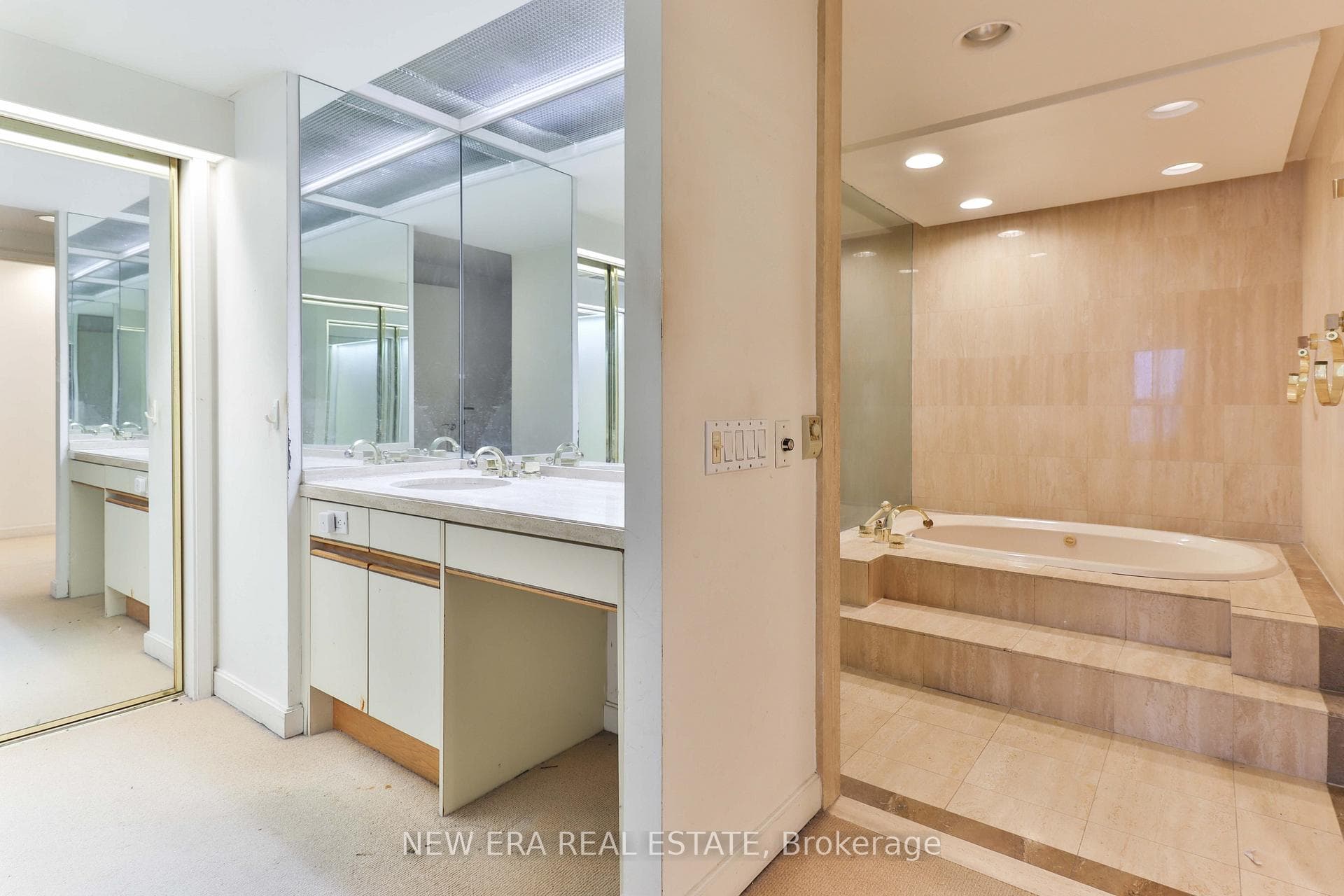 460 Queens Quay Unit 404E photo 17