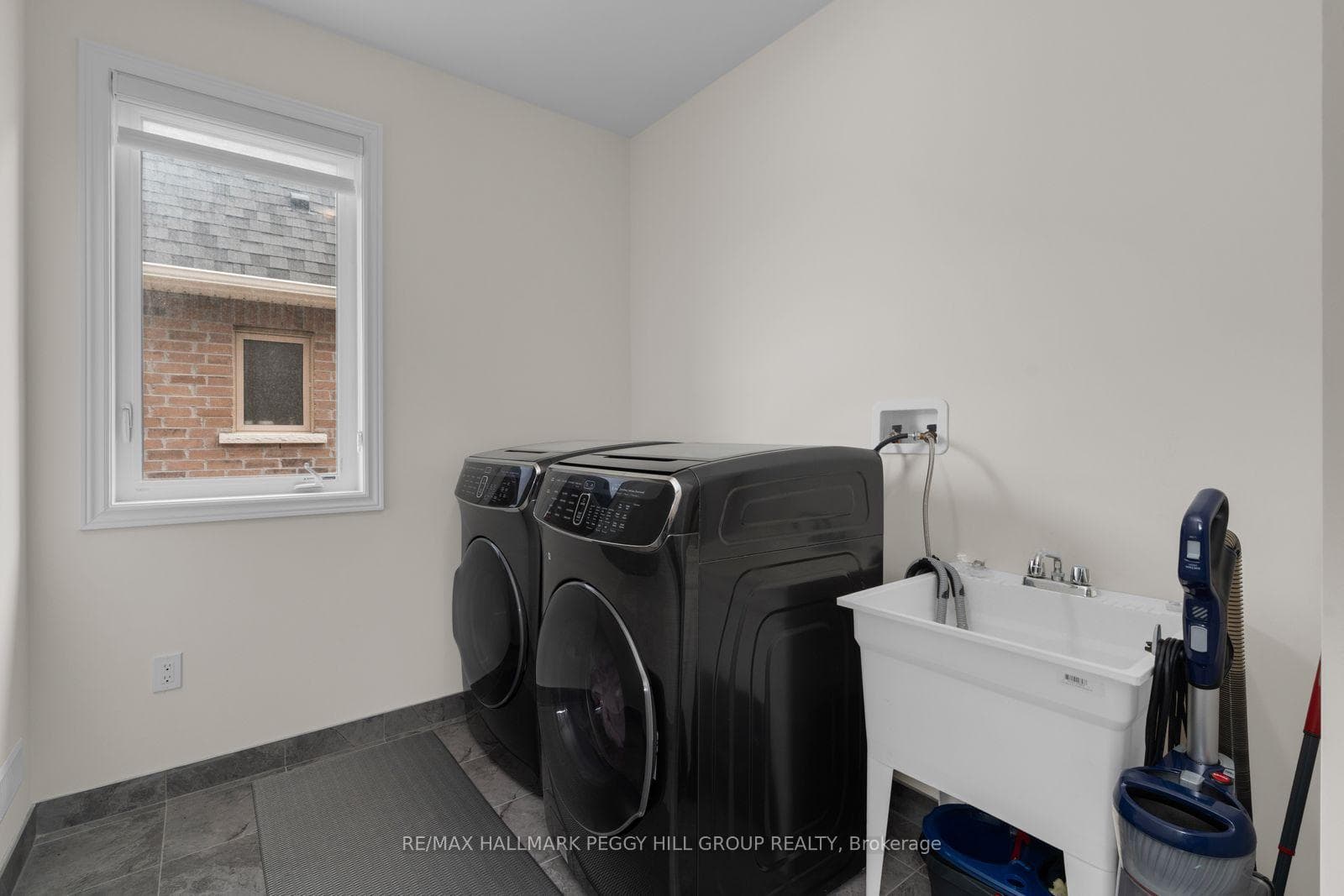 113 Rugman Crescent photo 24