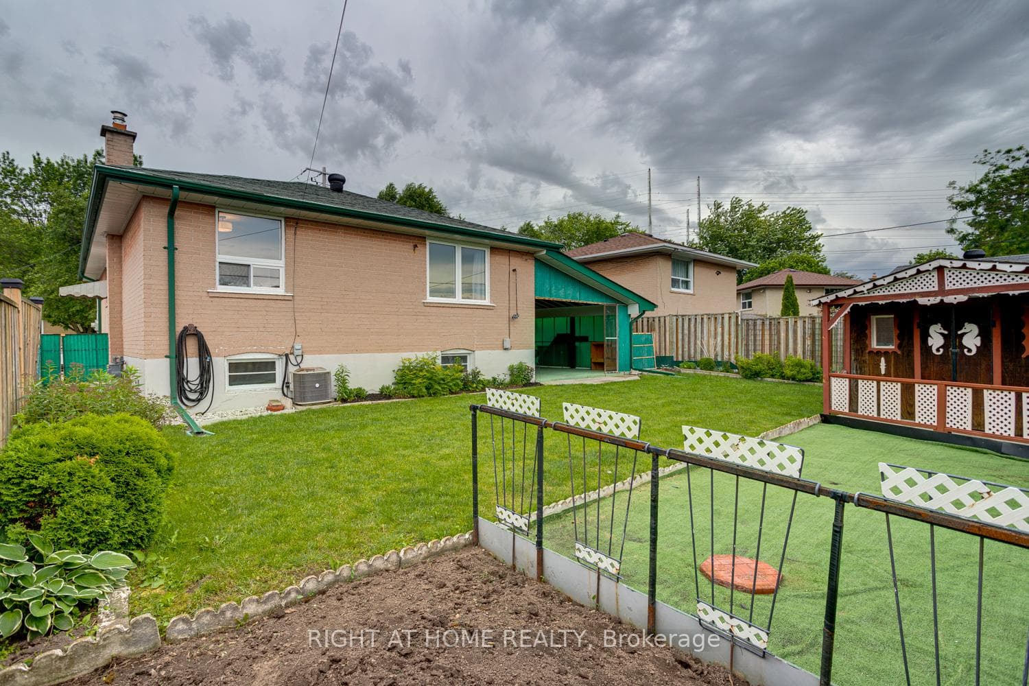 75 Milford Haven Drive photo 24