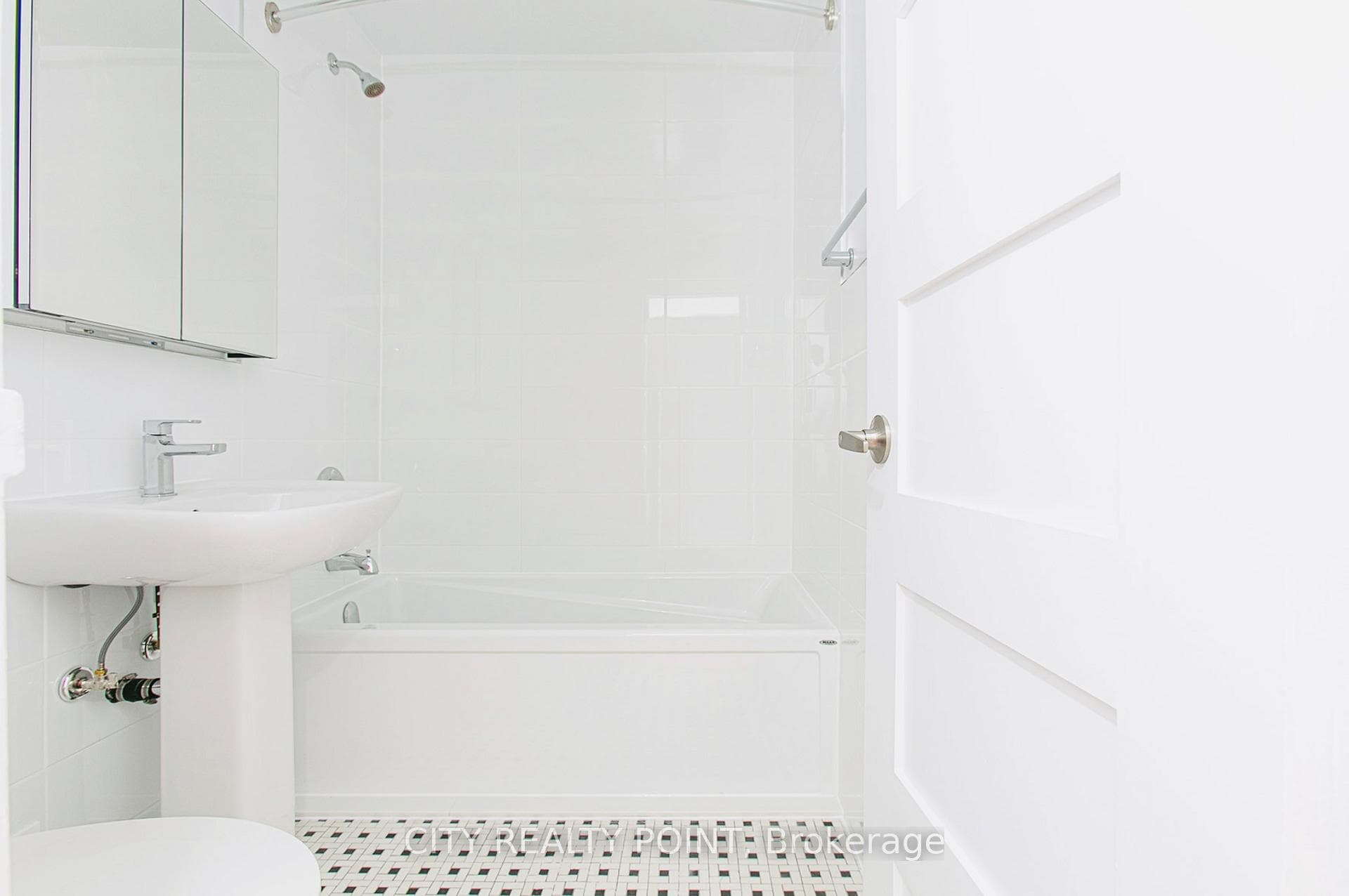 1291 Bayview Avenue Unit 208 photo 6