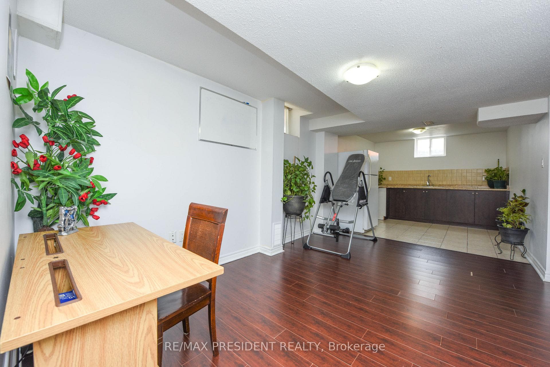 126 Saintsbury Crescent photo 33