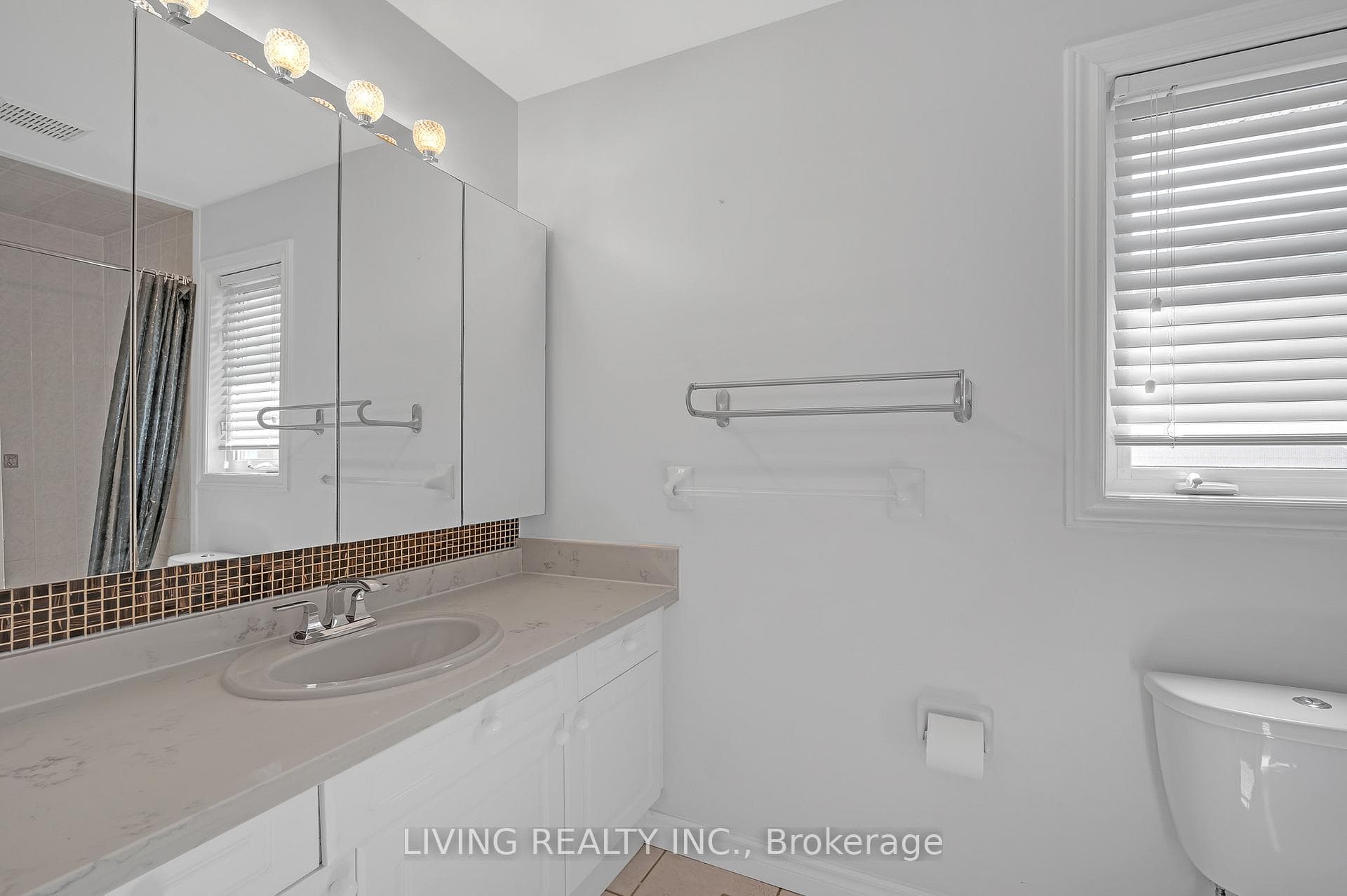 262 Jacqueline Boulevard photo 25