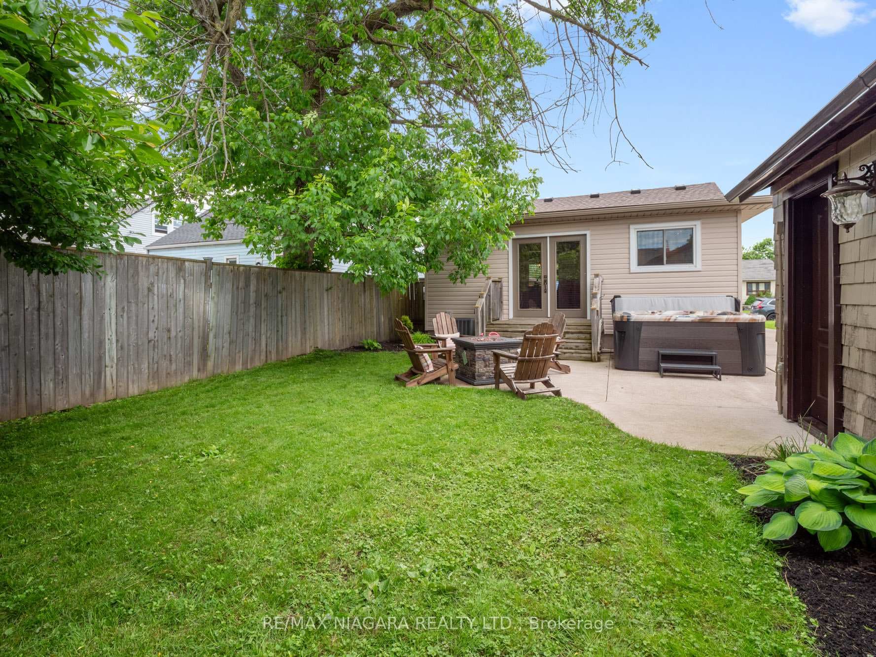 60 Douglas Street photo 24