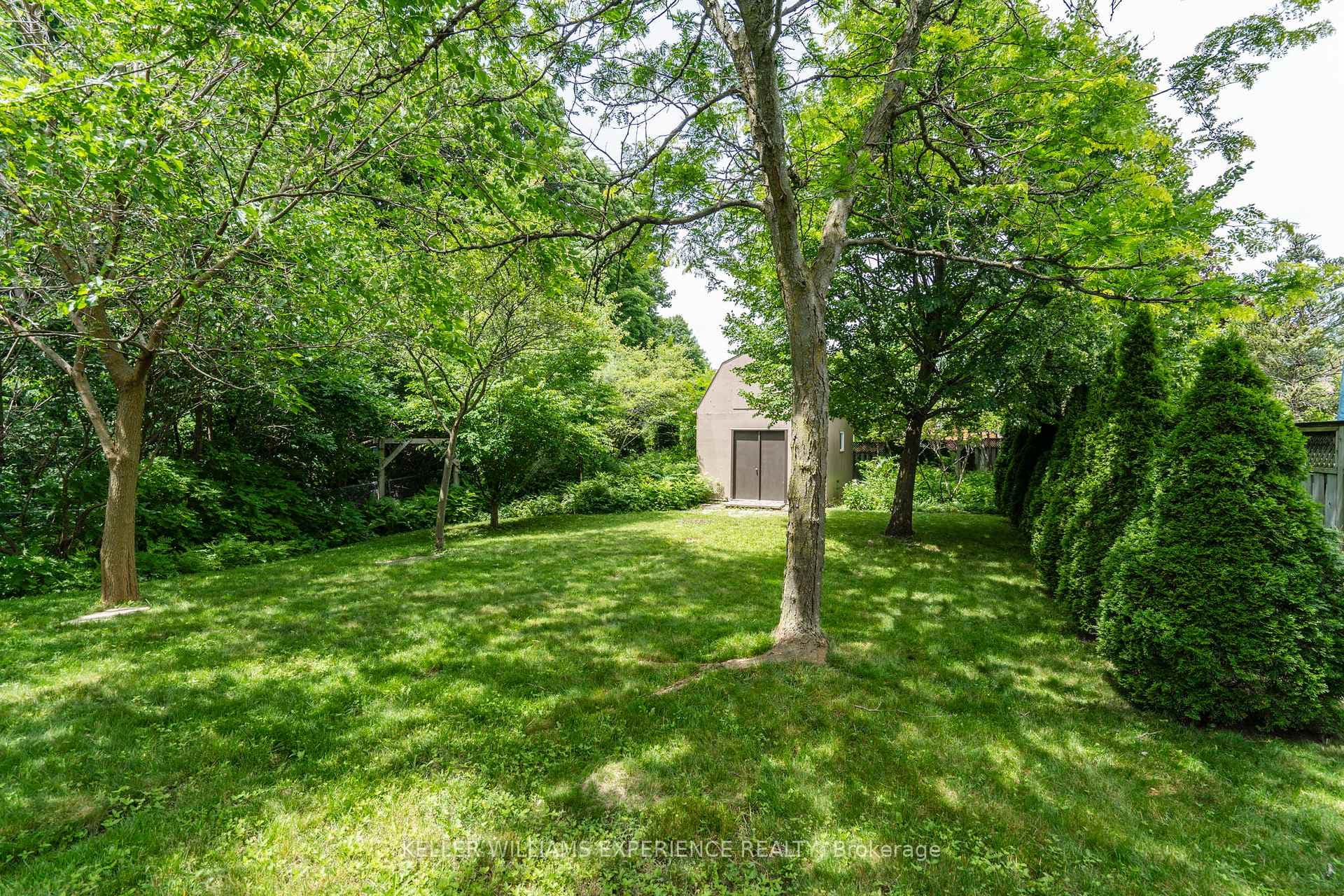 150 Mapleton Avenue photo 32