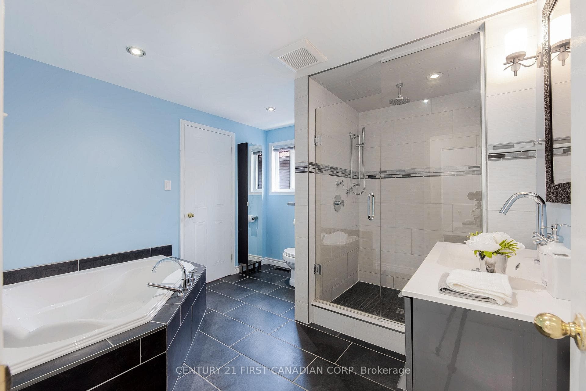 880 BLACKSMITH Street photo 21