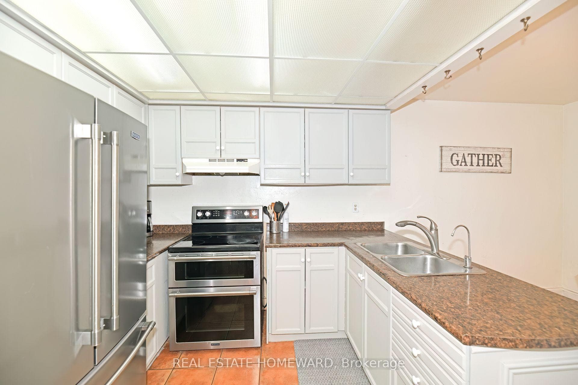 Lots of cupboards