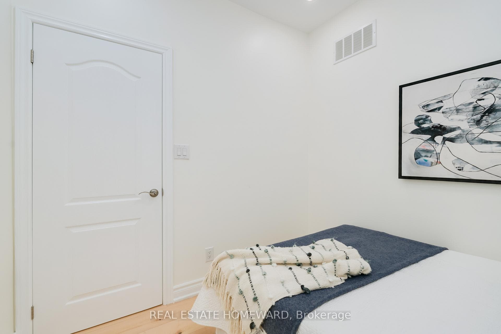 173 Coxwell Avenue photo 12