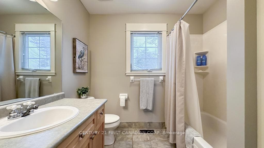 8 Harbour Park Court photo 40
