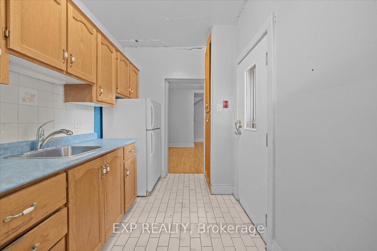 484 Gilmour Street Unit 1 photo 13