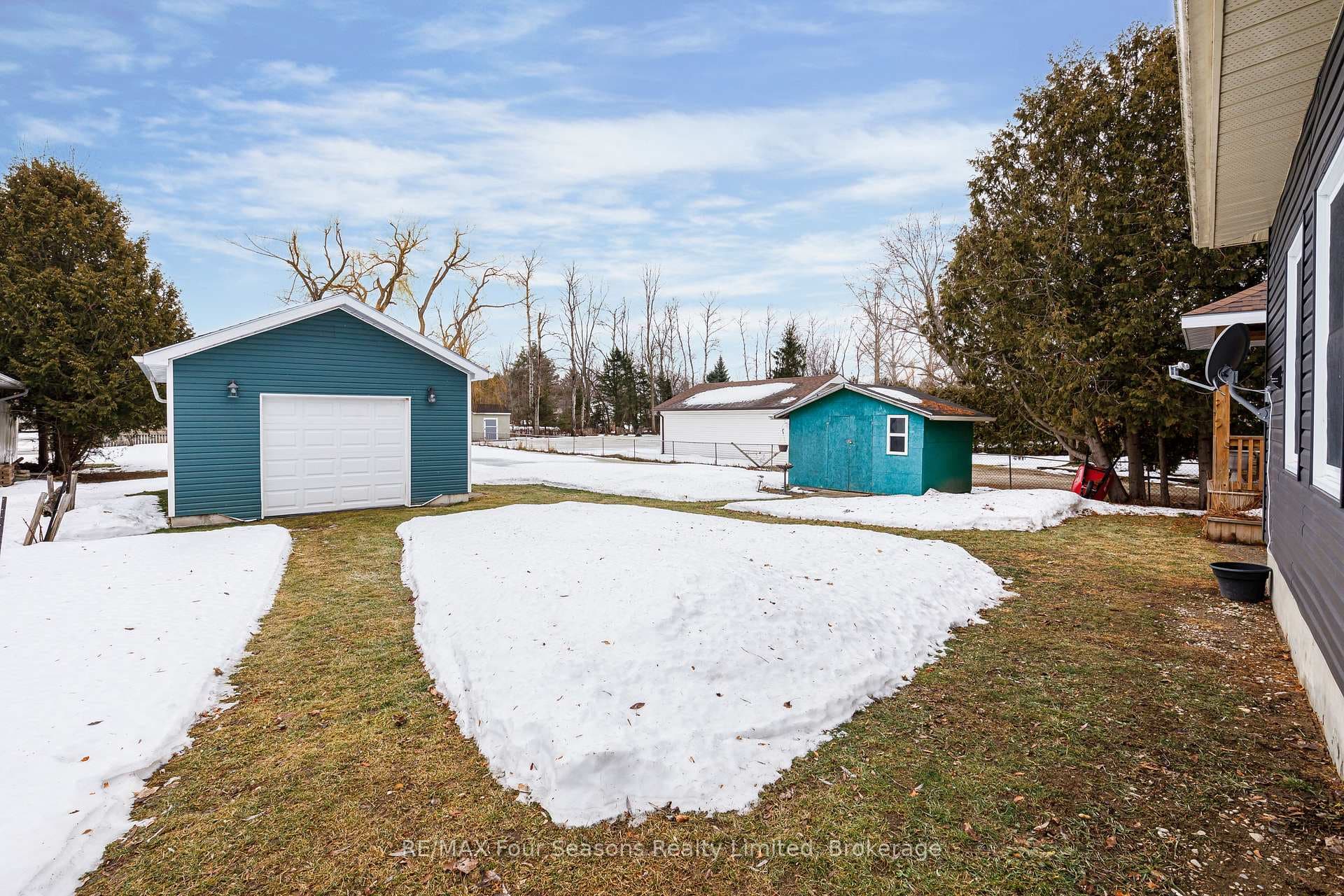 225 Christopher Street photo 5