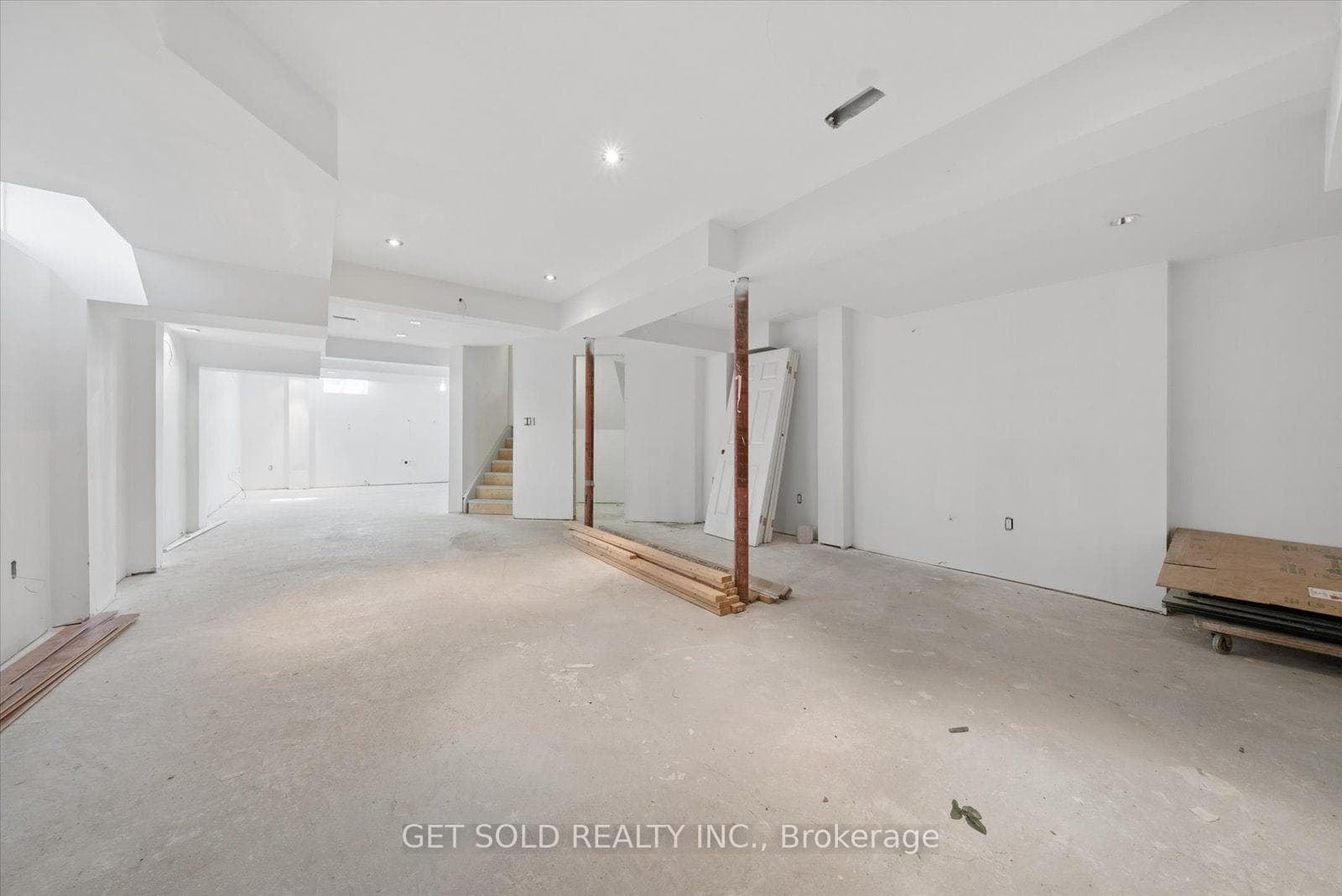 135 Earlsbridge Boulevard photo 40