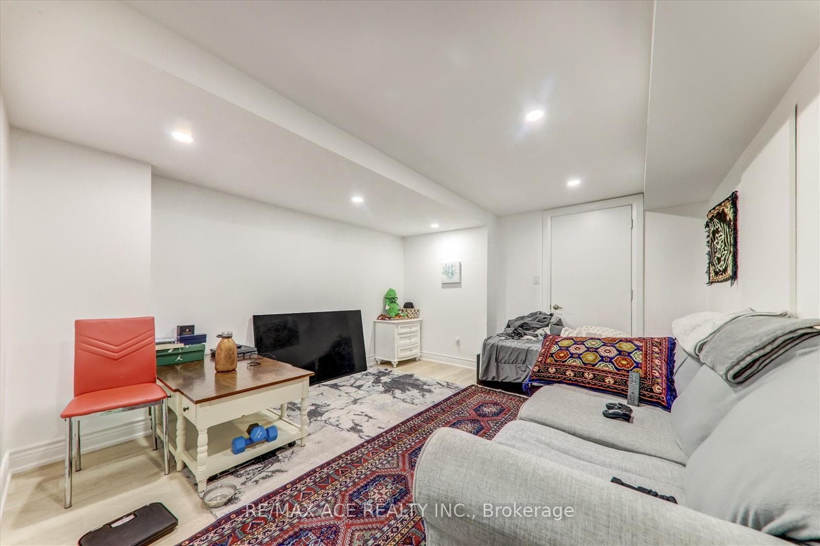 98 Markview Road photo 35