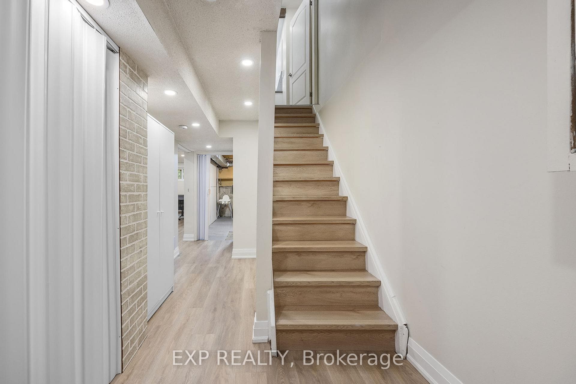 611 Galloway Crescent photo 28