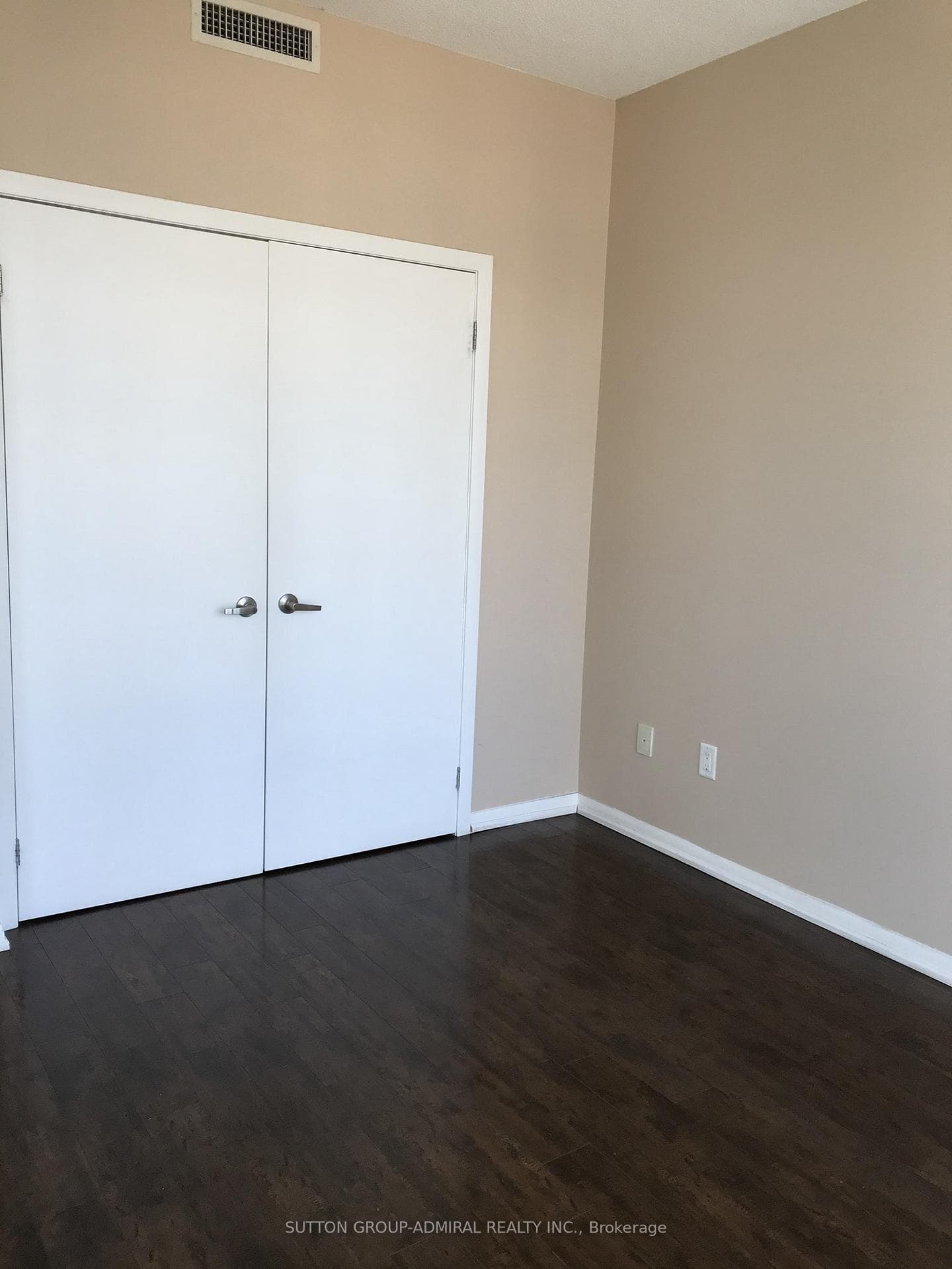 37 Grosvenor Street Unit 2404 photo 11