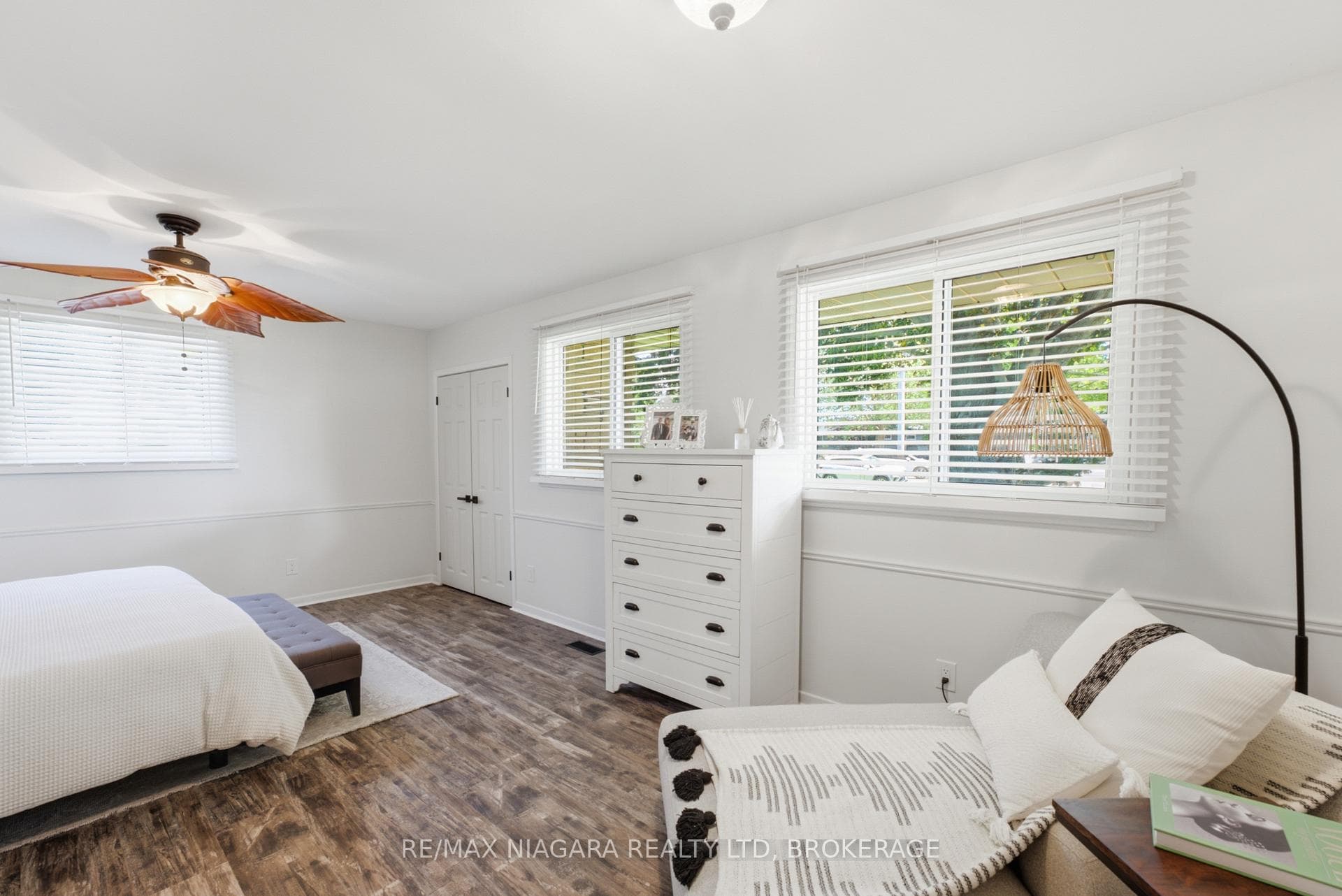 1042 Lakeshore Road photo 17
