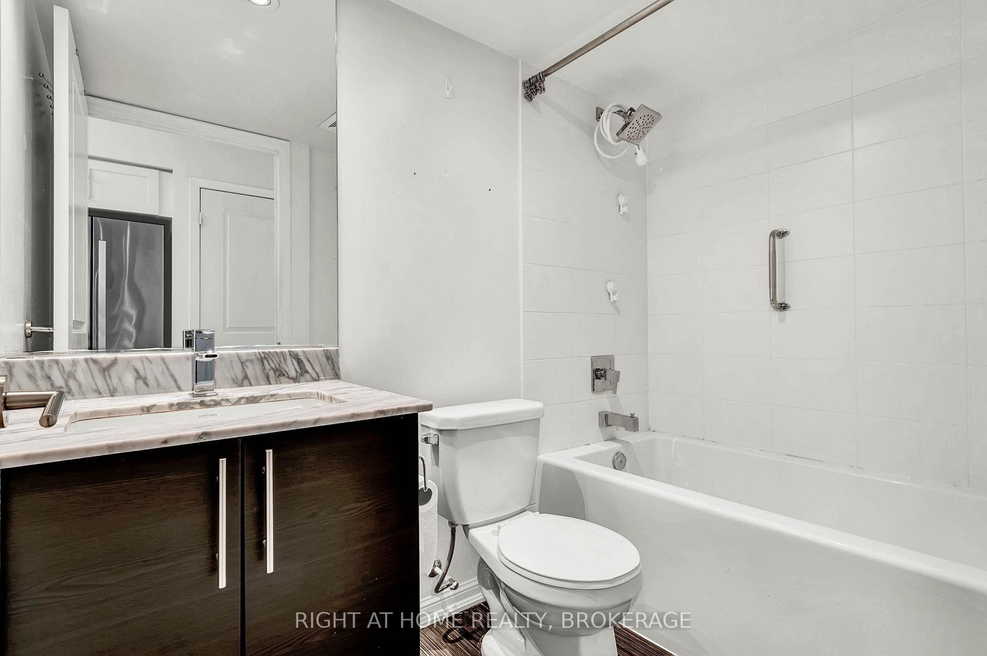 35 Bastion Street Unit 1617 photo 21