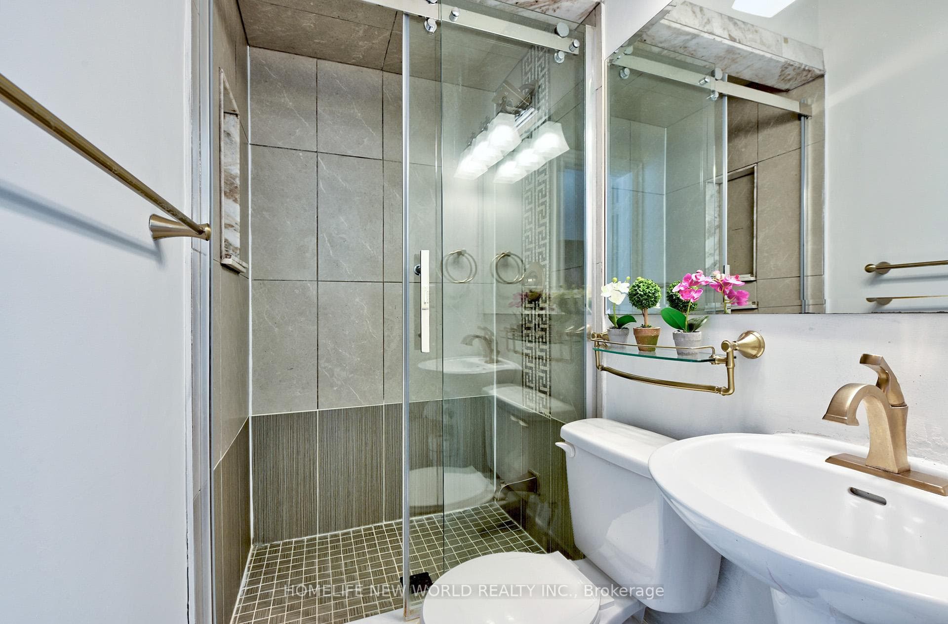 224 Belgravia Avenue photo 19