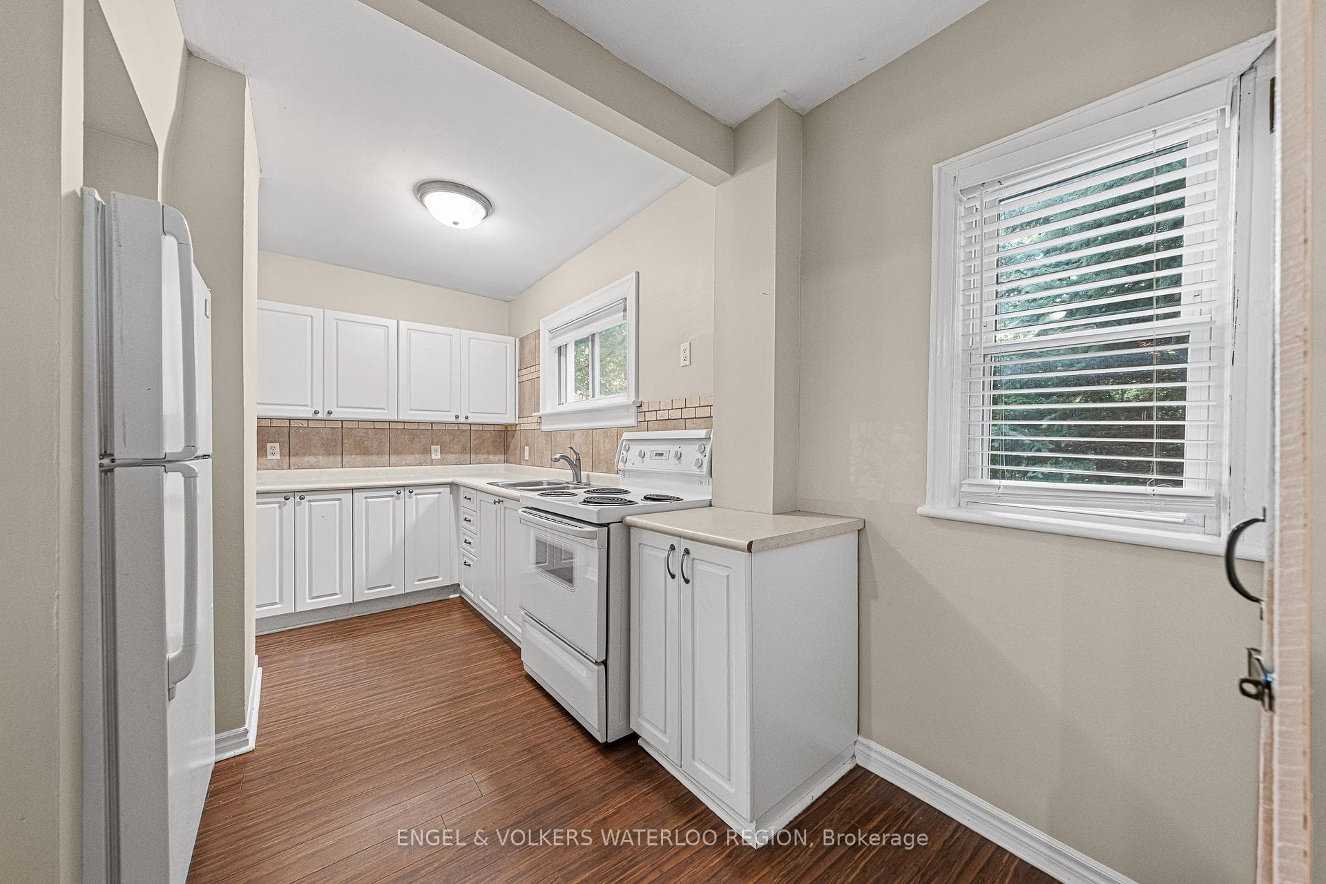 854 William Street photo 21