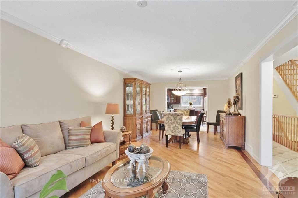 35 IVYLEA Street photo 6