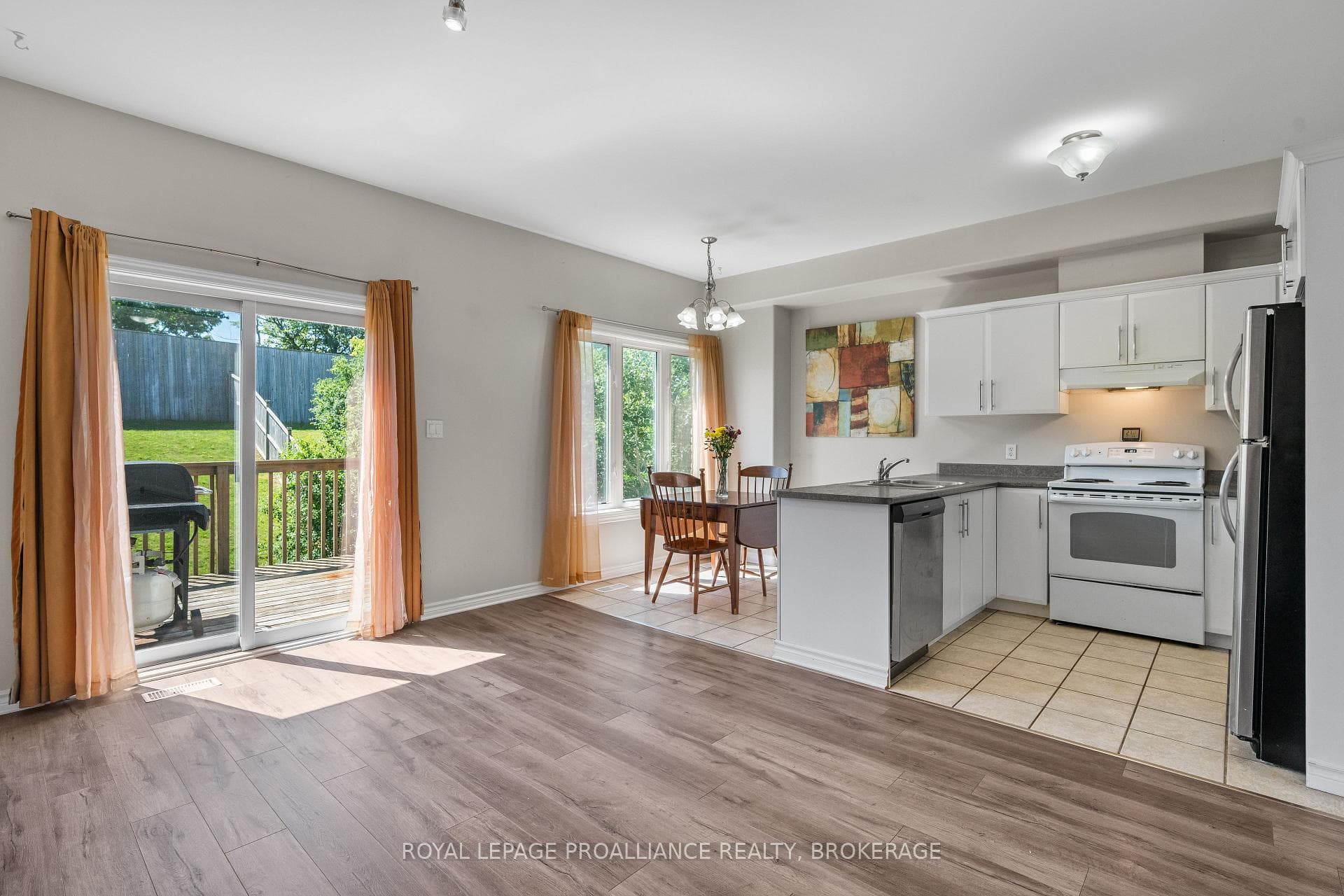 908 Swanfield Street photo 10