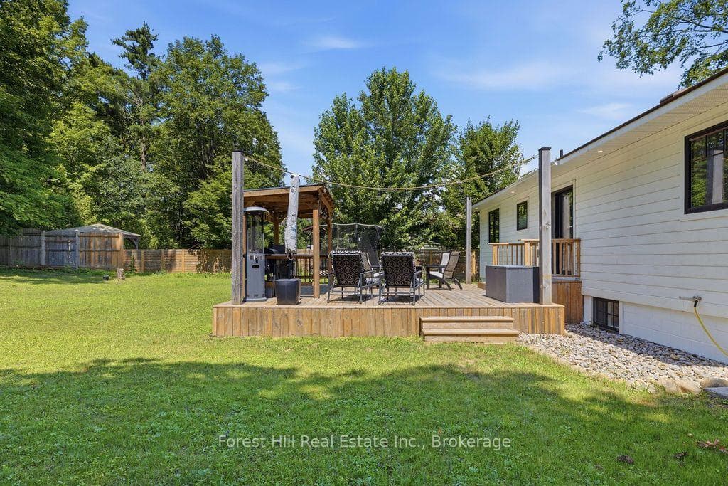 415 Wellington Street photo 37
