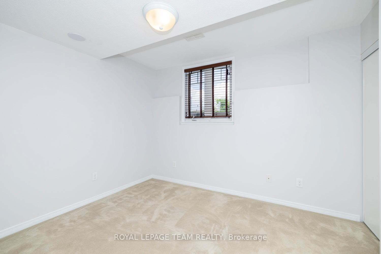 2557 LONGFIELDS Drive photo 24
