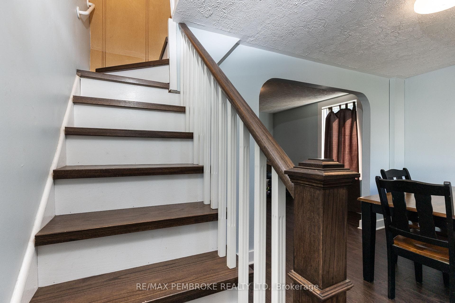 535 Moffat Street photo 13