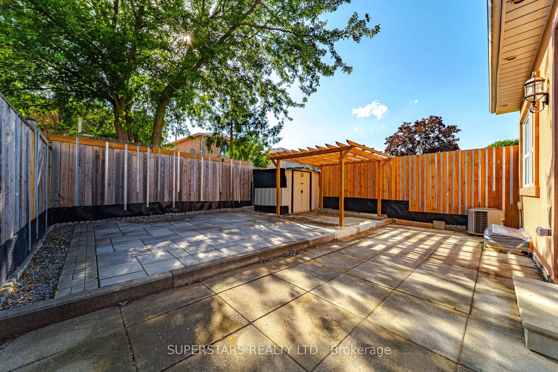 160 Galbraith Crescent photo 40