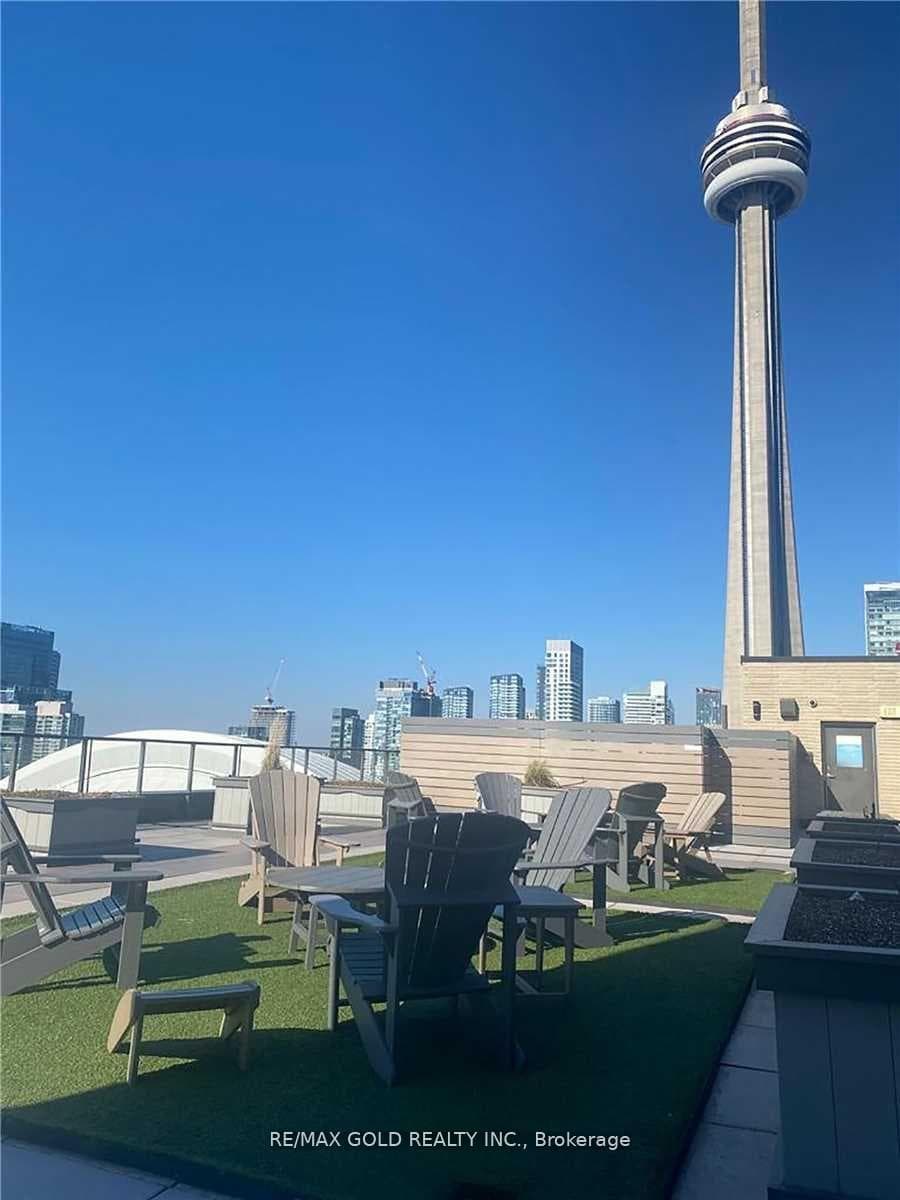 260 Queens Quay Unit 1406 photo 33