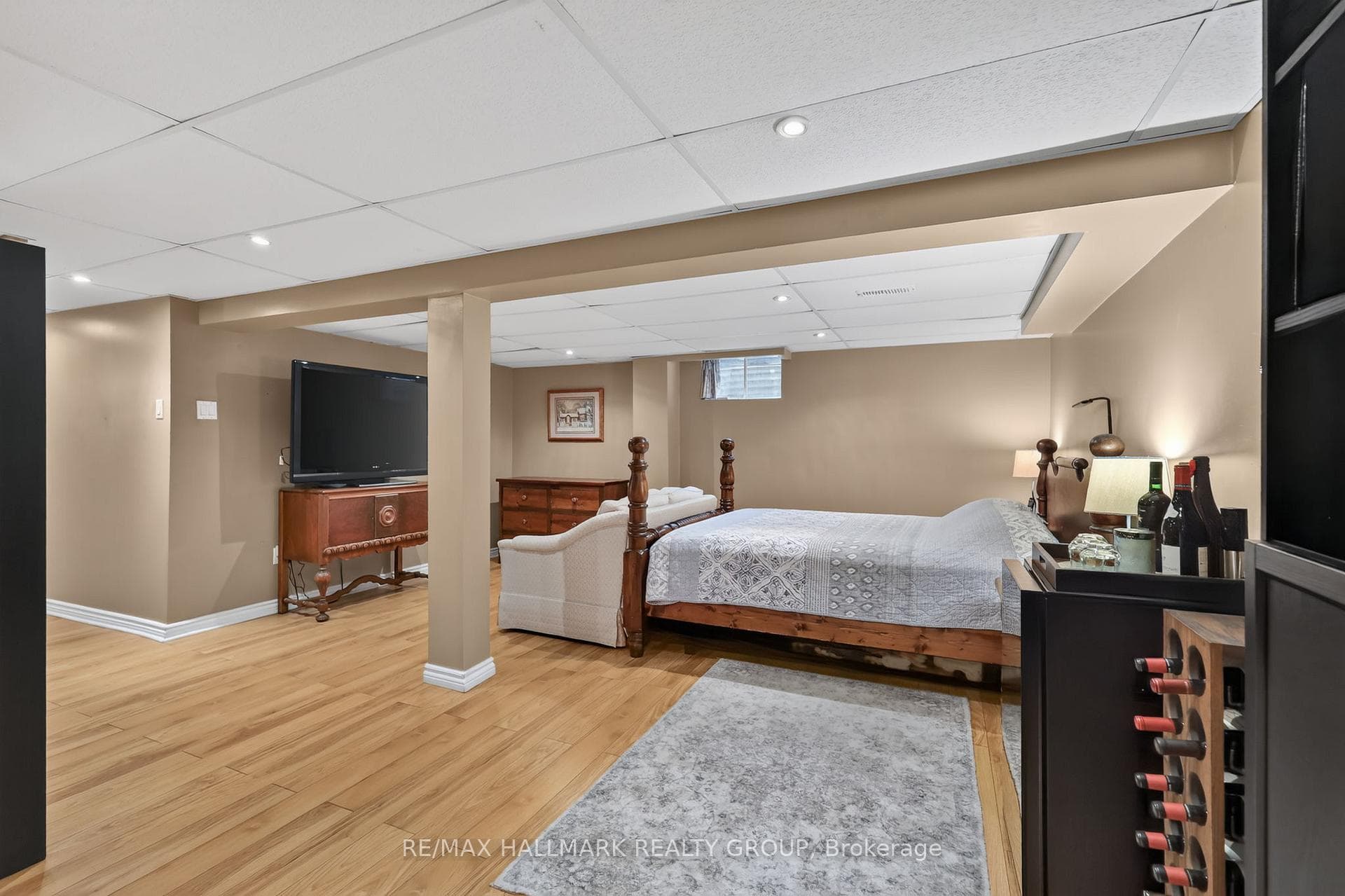 1084 St Germain Crescent photo 32