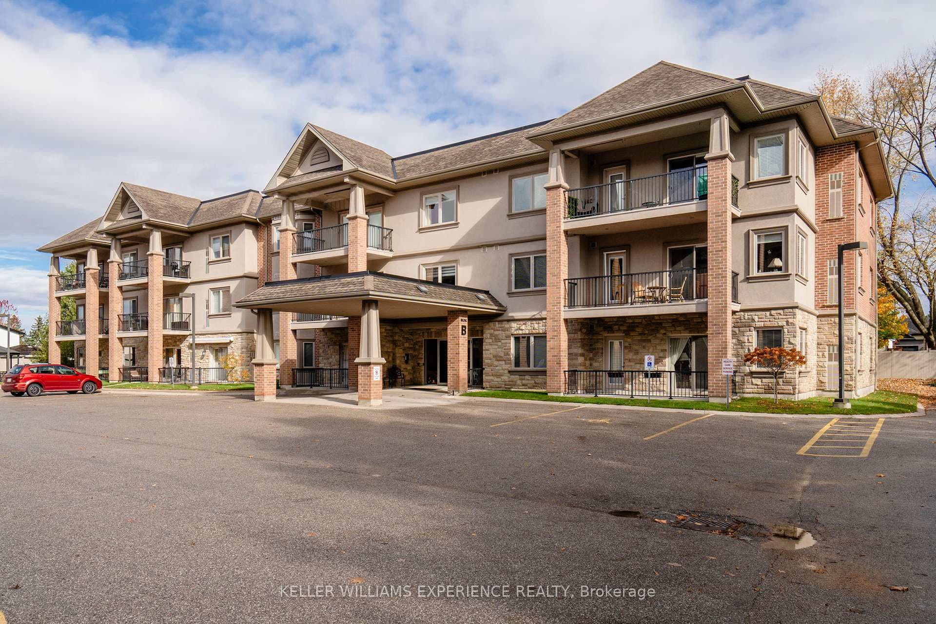 19B Yonge Street Unit 208 photo 1