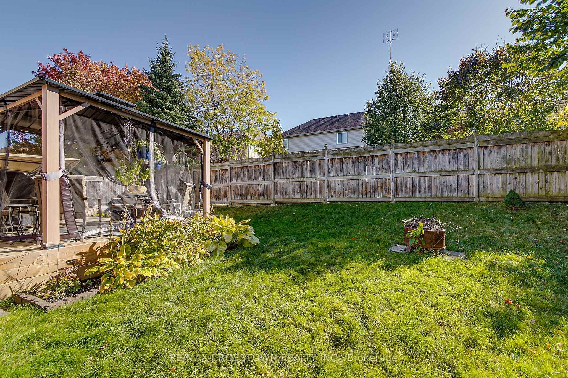 117 Bentley Crescent photo 28