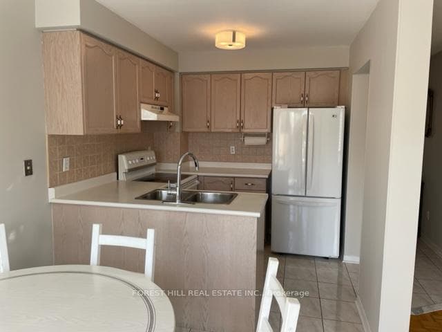 136 Melville Avenue photo 4