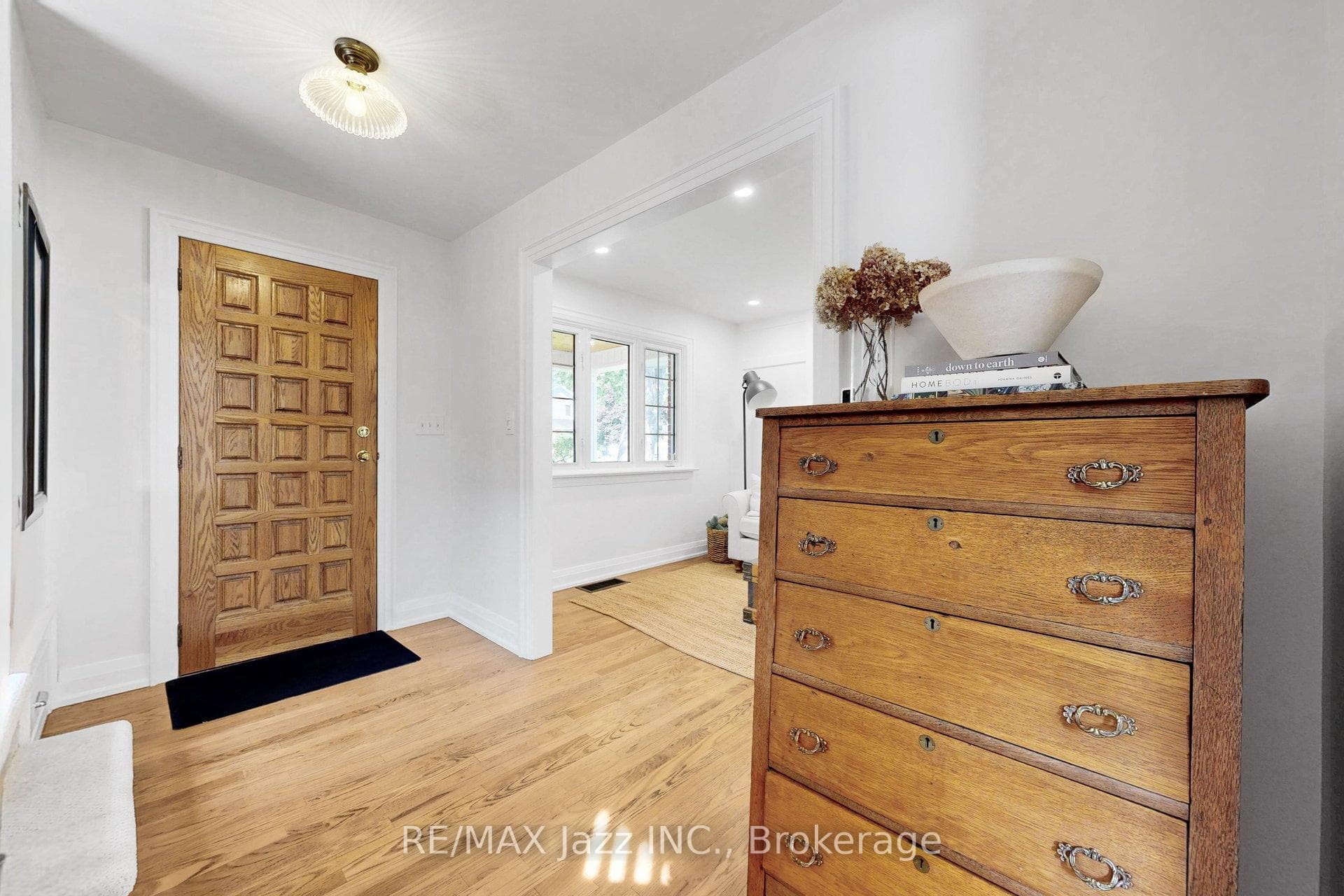 559 Masson Street photo 5