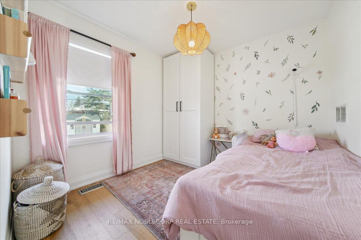 72 Christina Crescent photo 26