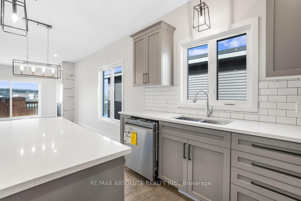 399 STERLING Avenue photo 10