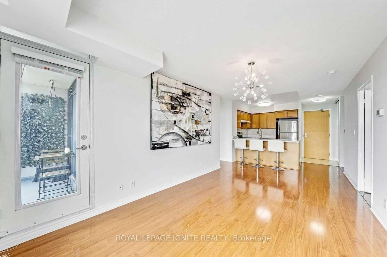 68 GRANGEWAY Avenue Unit 1509 photo 9