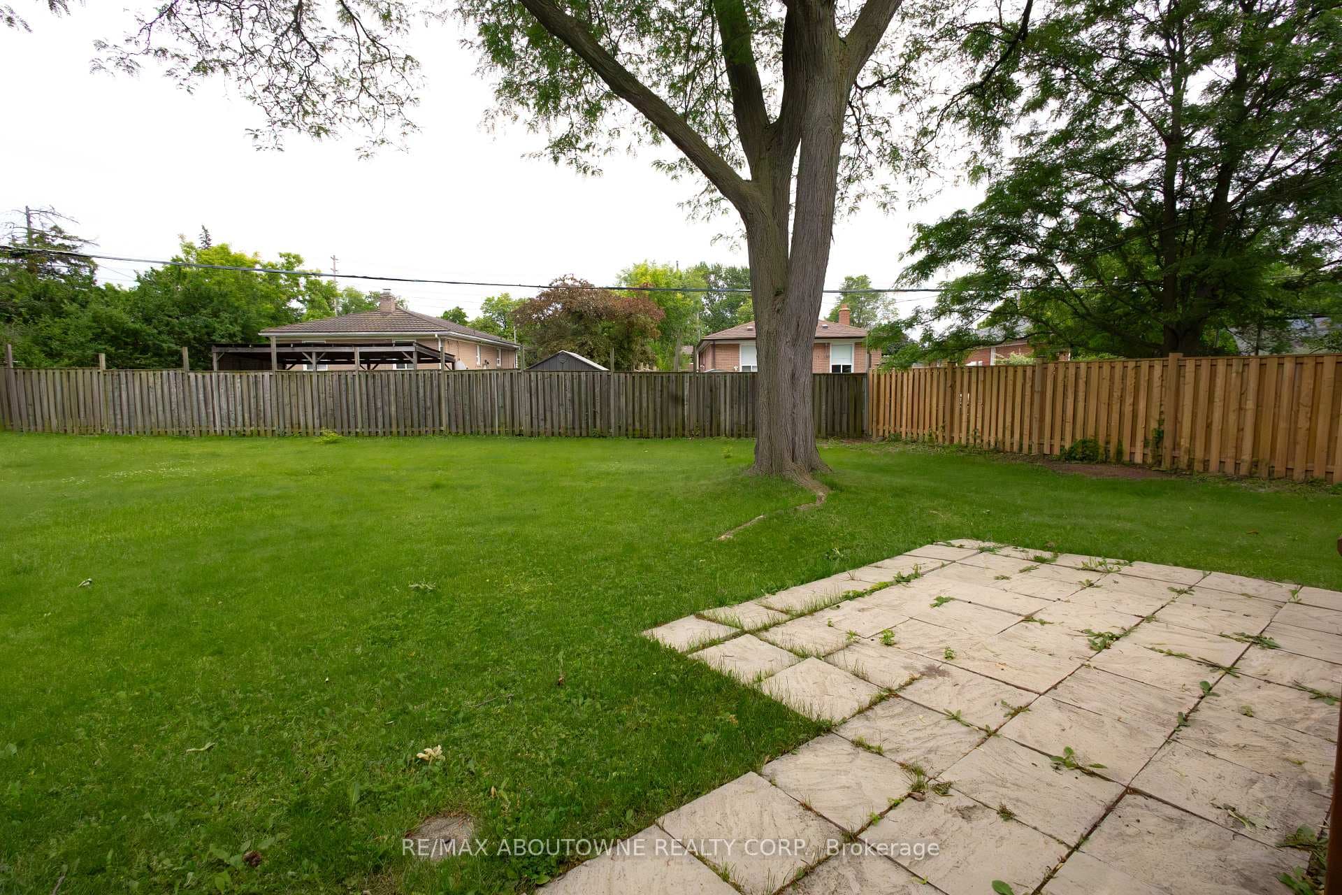 Large Fenced Yard