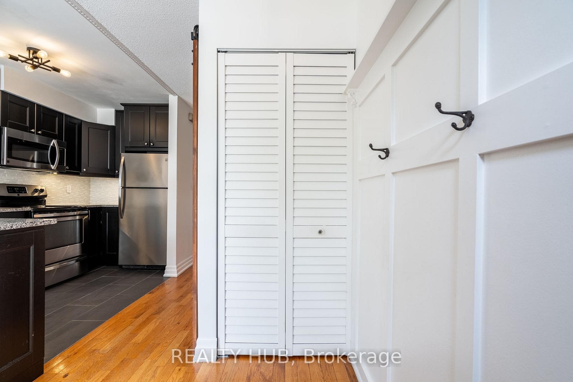 895 MAPLE Avenue Unit 322 photo 5