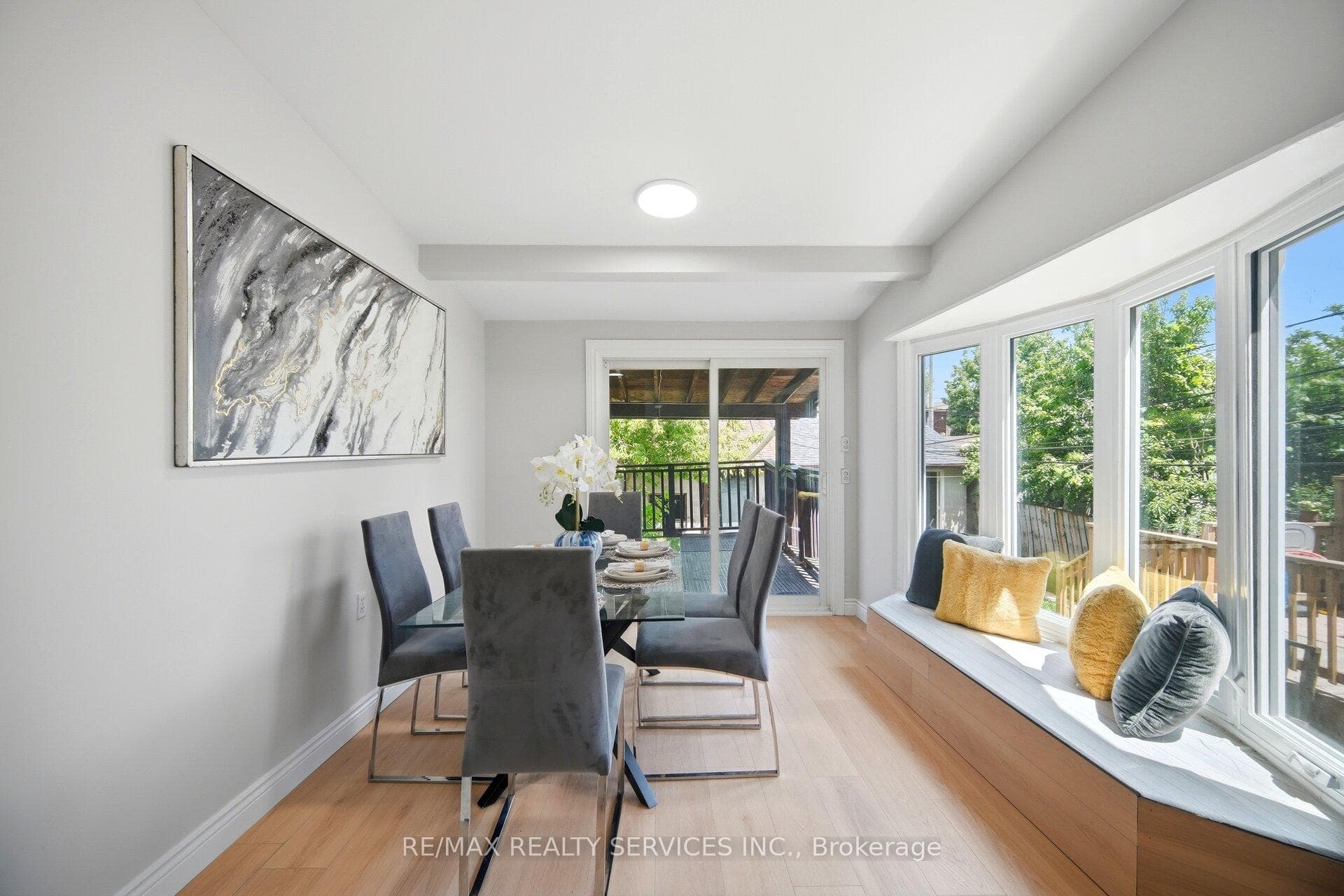 1147 Dufferin Street photo 10