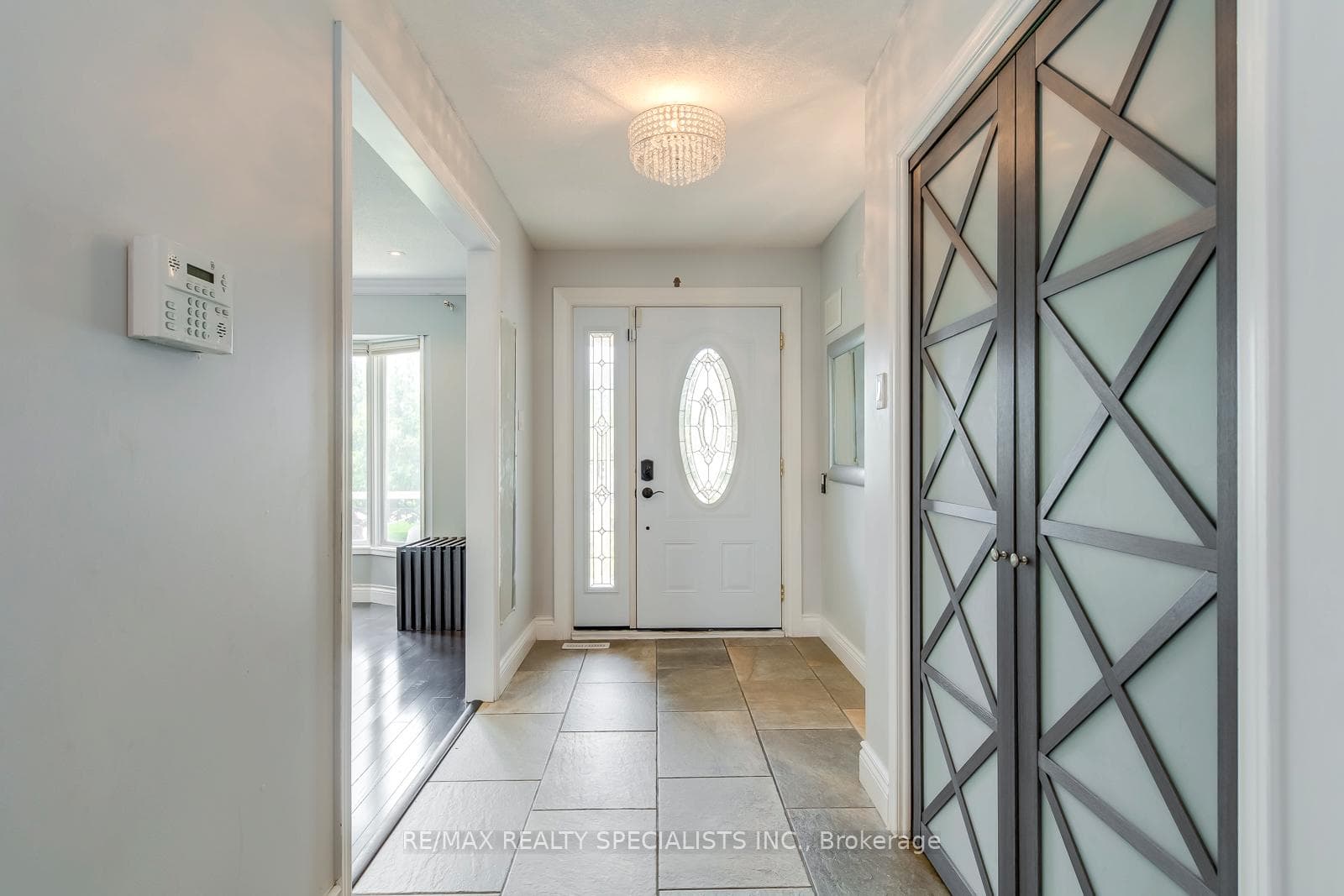 1582 Hermant Court photo 3