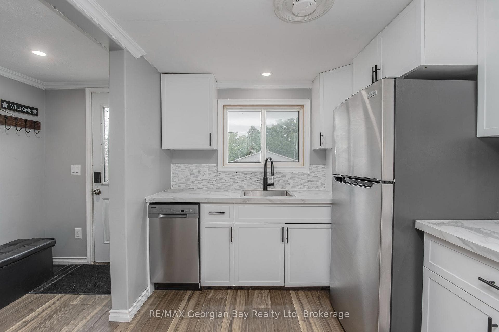 350 McNicoll Street photo 6